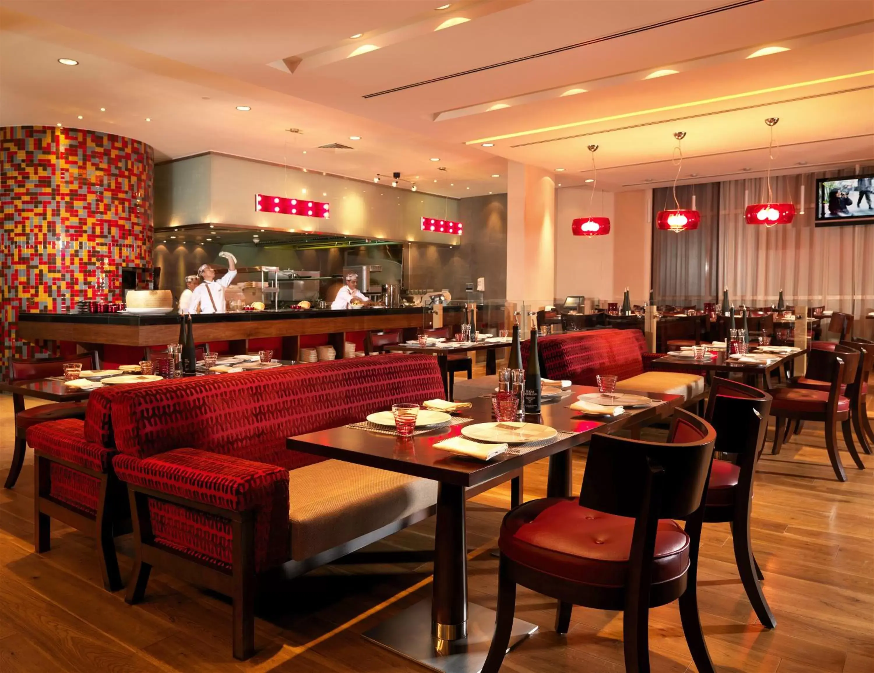 Lounge or bar, Restaurant/Places to Eat in Media Rotana Dubai