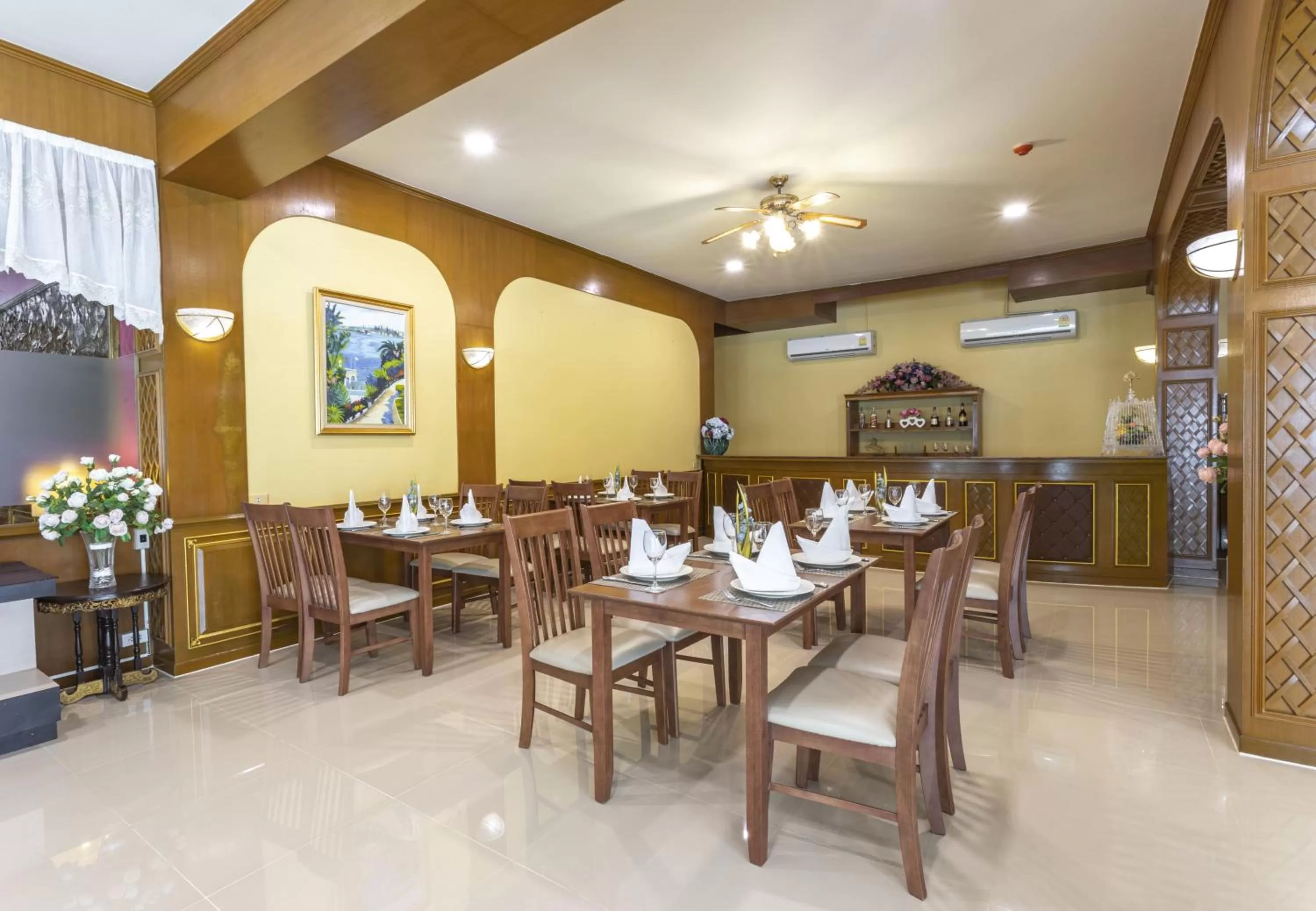 Restaurant/places to eat in Sabai Inn