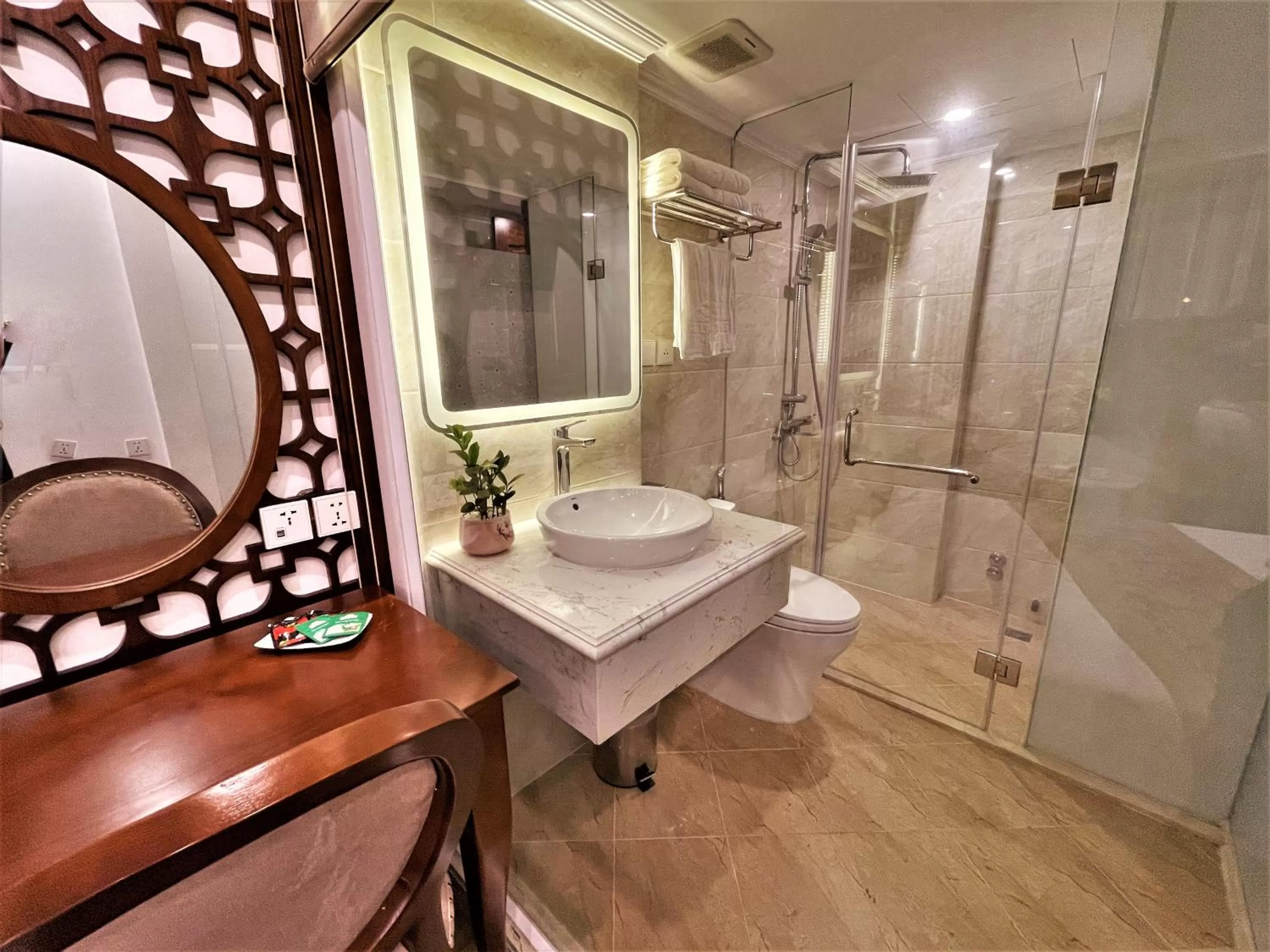 Bathroom in DE LA SOIE Hotel & Travel