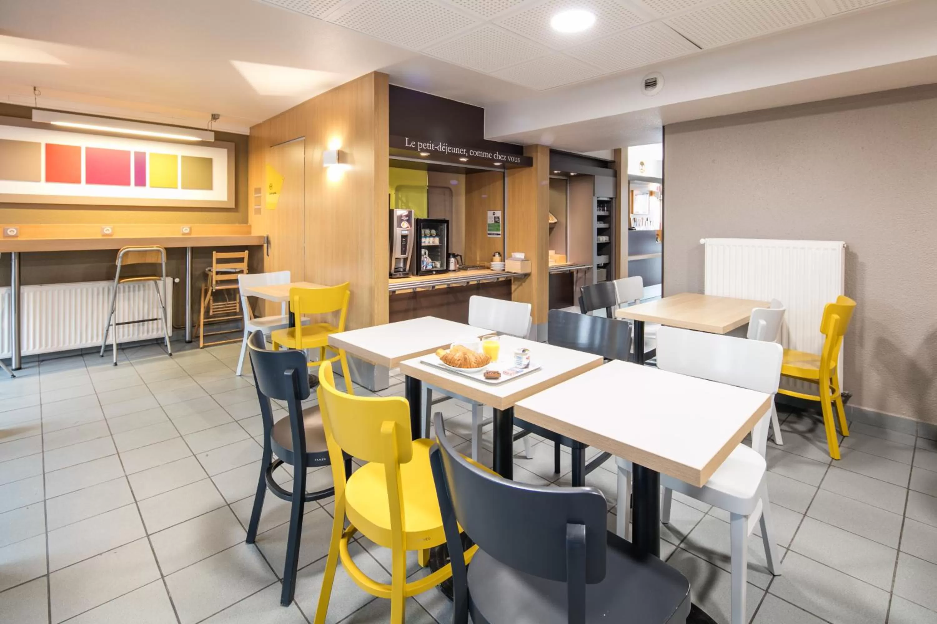 Buffet breakfast in B&B HOTEL Grenoble Université 1