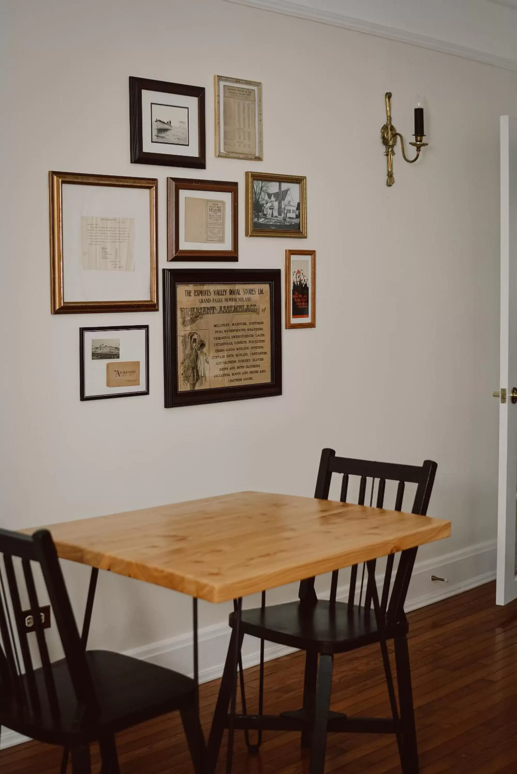 Dining Area in Hill Road Manor Bed & Breakfast