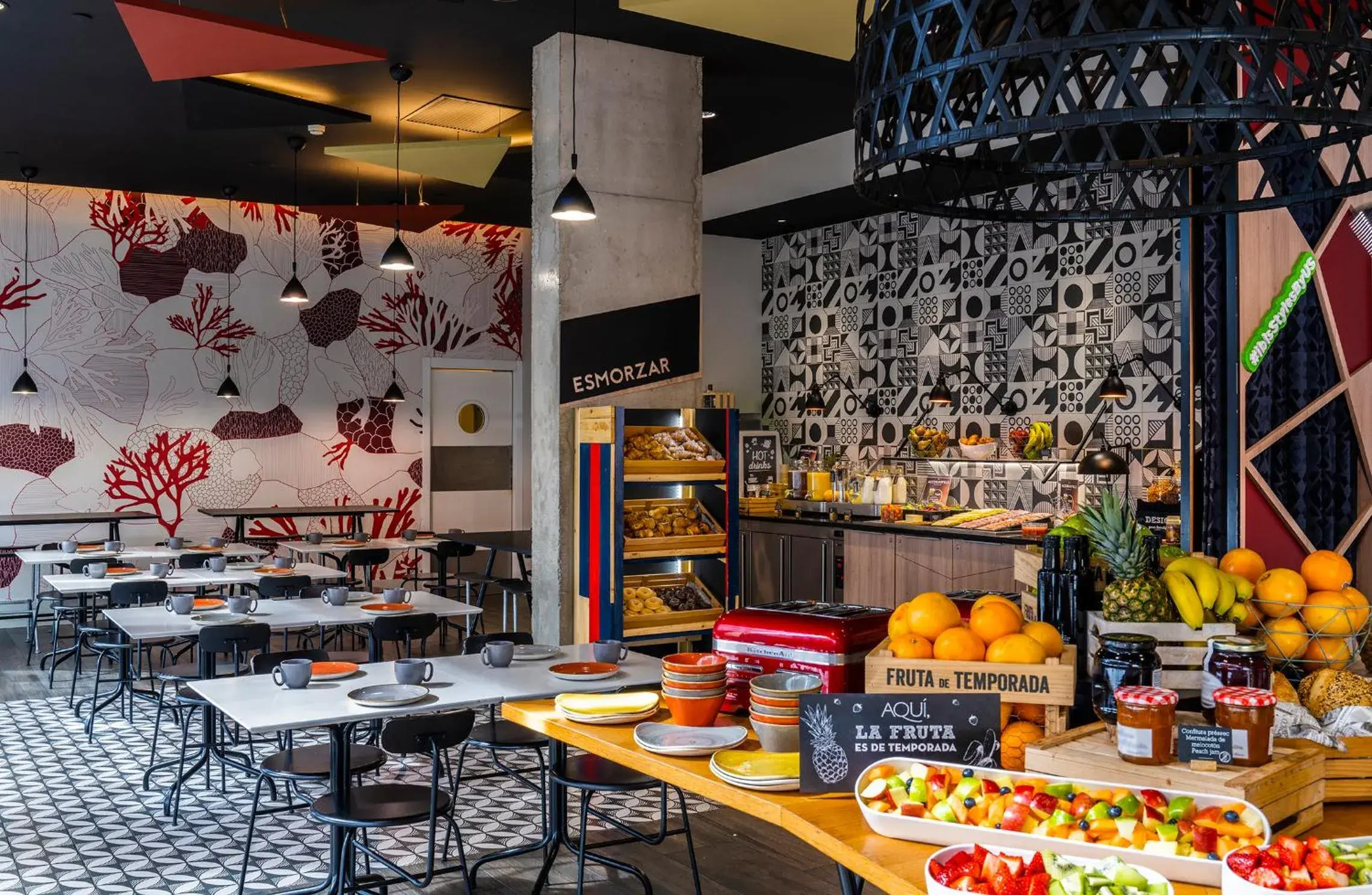 Food and drinks in ibis Styles Barcelona City Bogatell