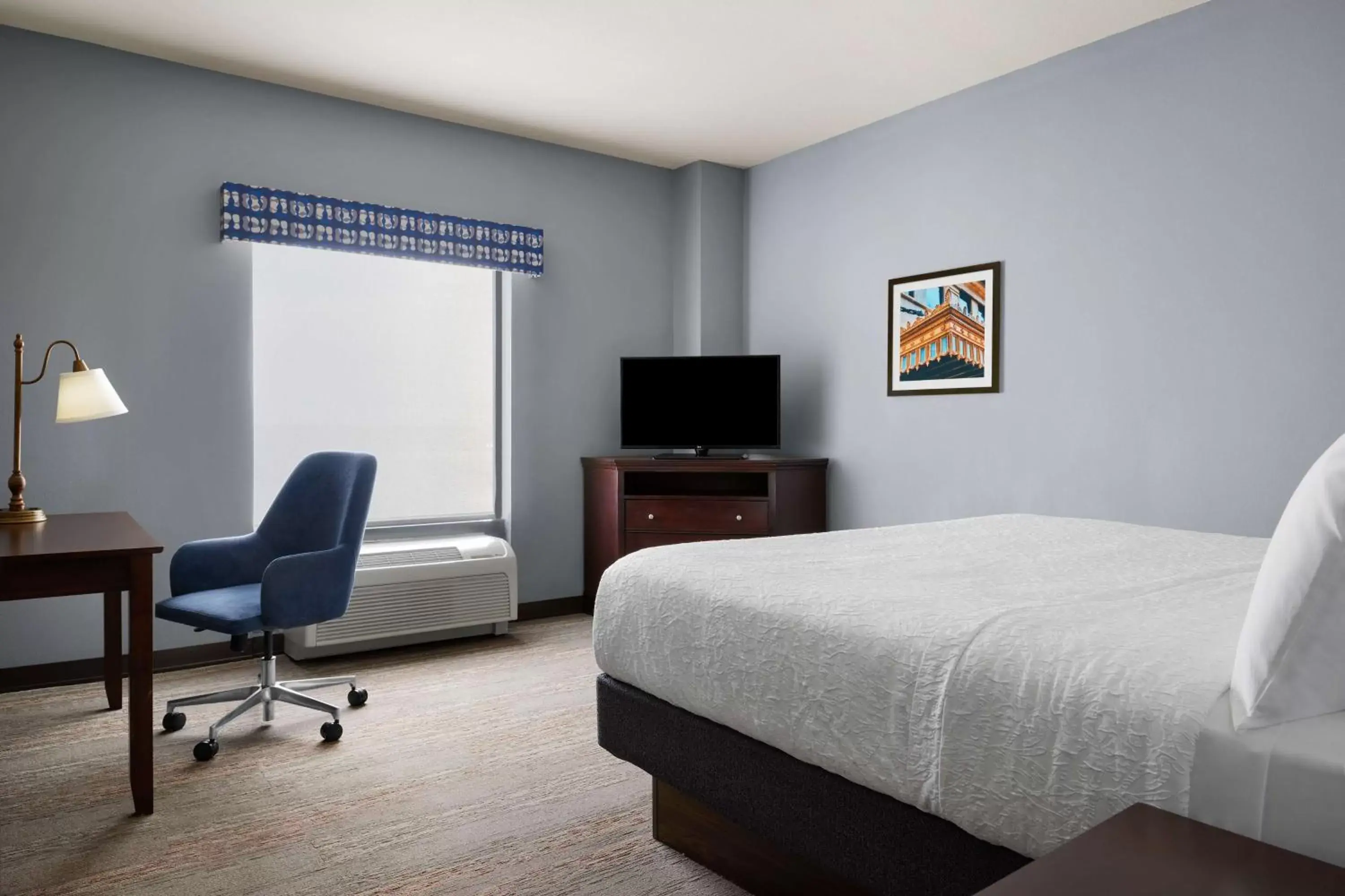 Bedroom, TV/Entertainment Center in Hampton Inn & Suites Tulsa South Bixby