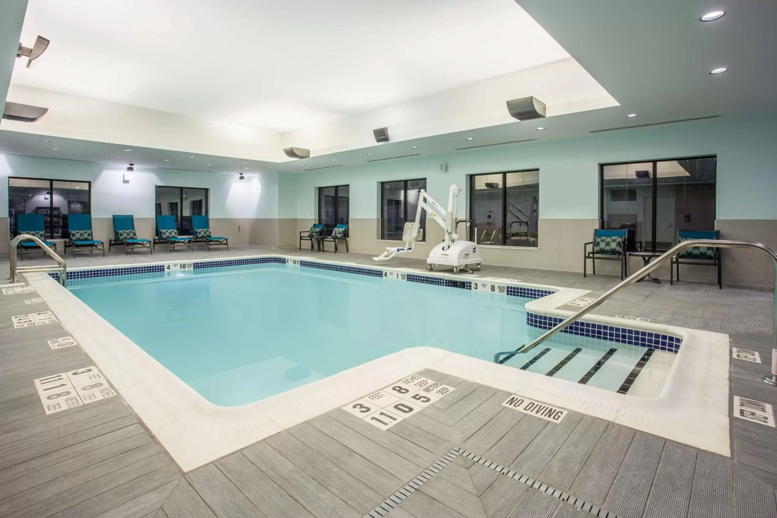 Pool view, Swimming Pool in Hampton Inn & Suites Yonkers - Westchester