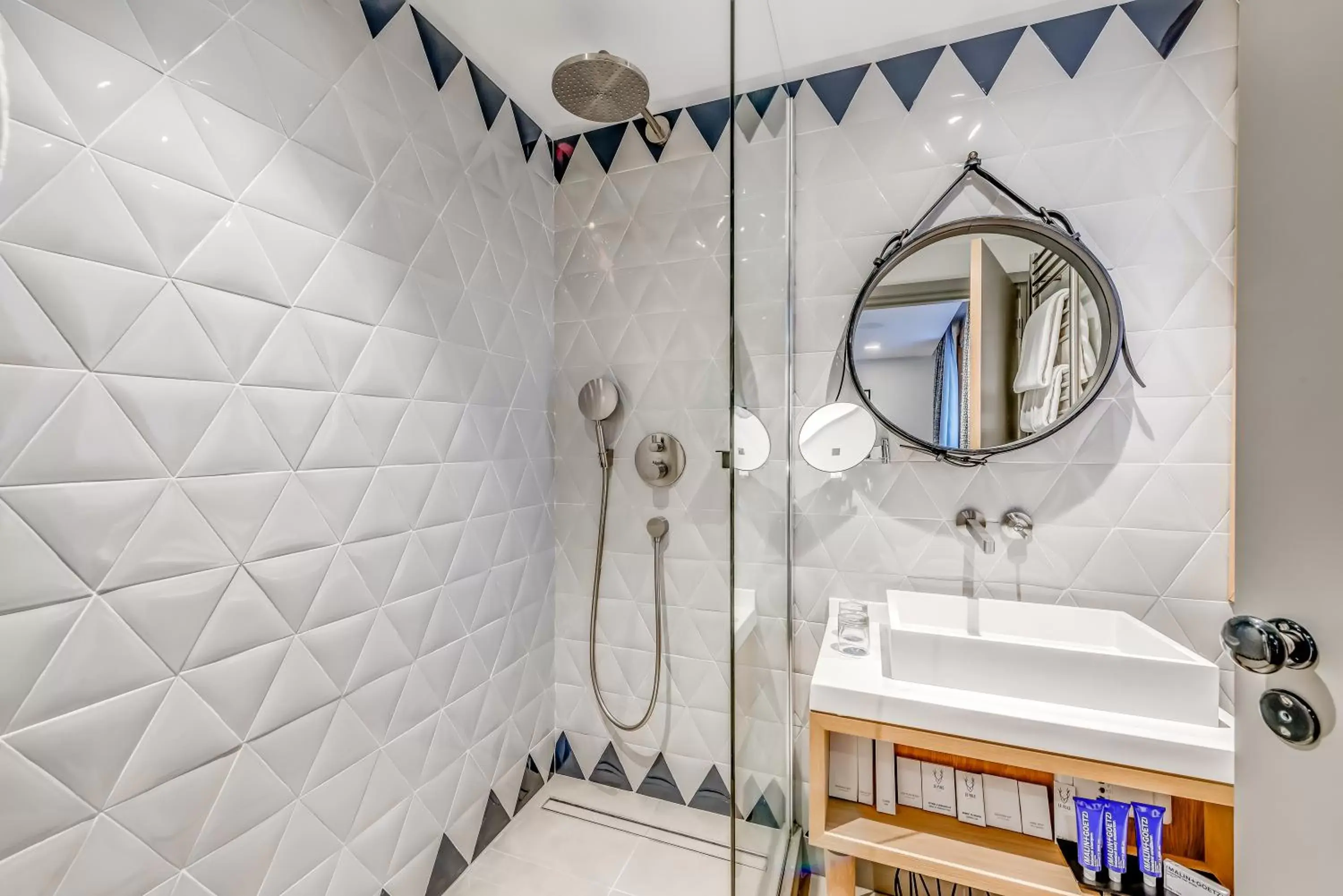 Shower, Bathroom in Le Yule Hotel & Spa