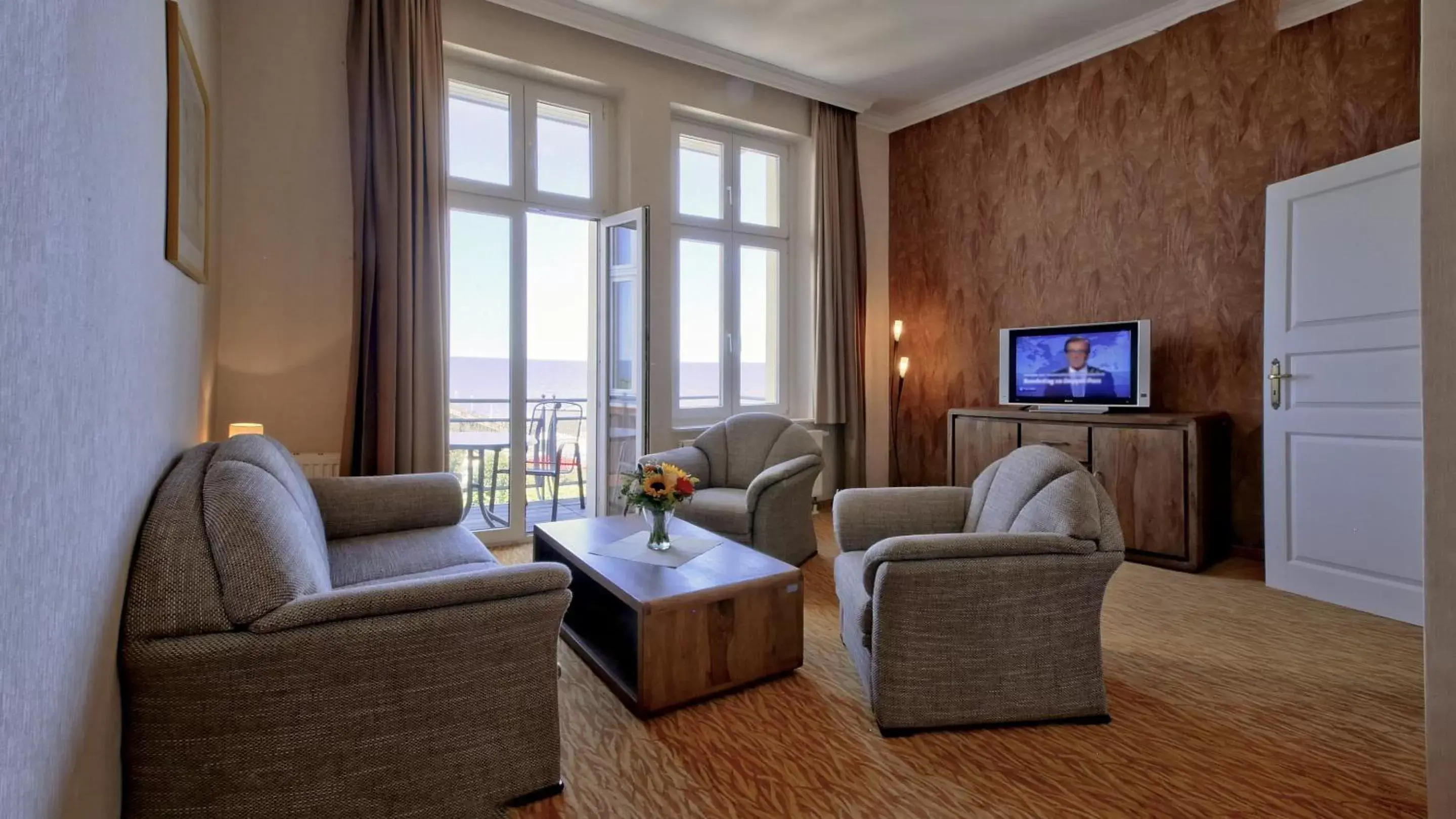 Living room, Seating Area in Strandhotel Preussenhof
