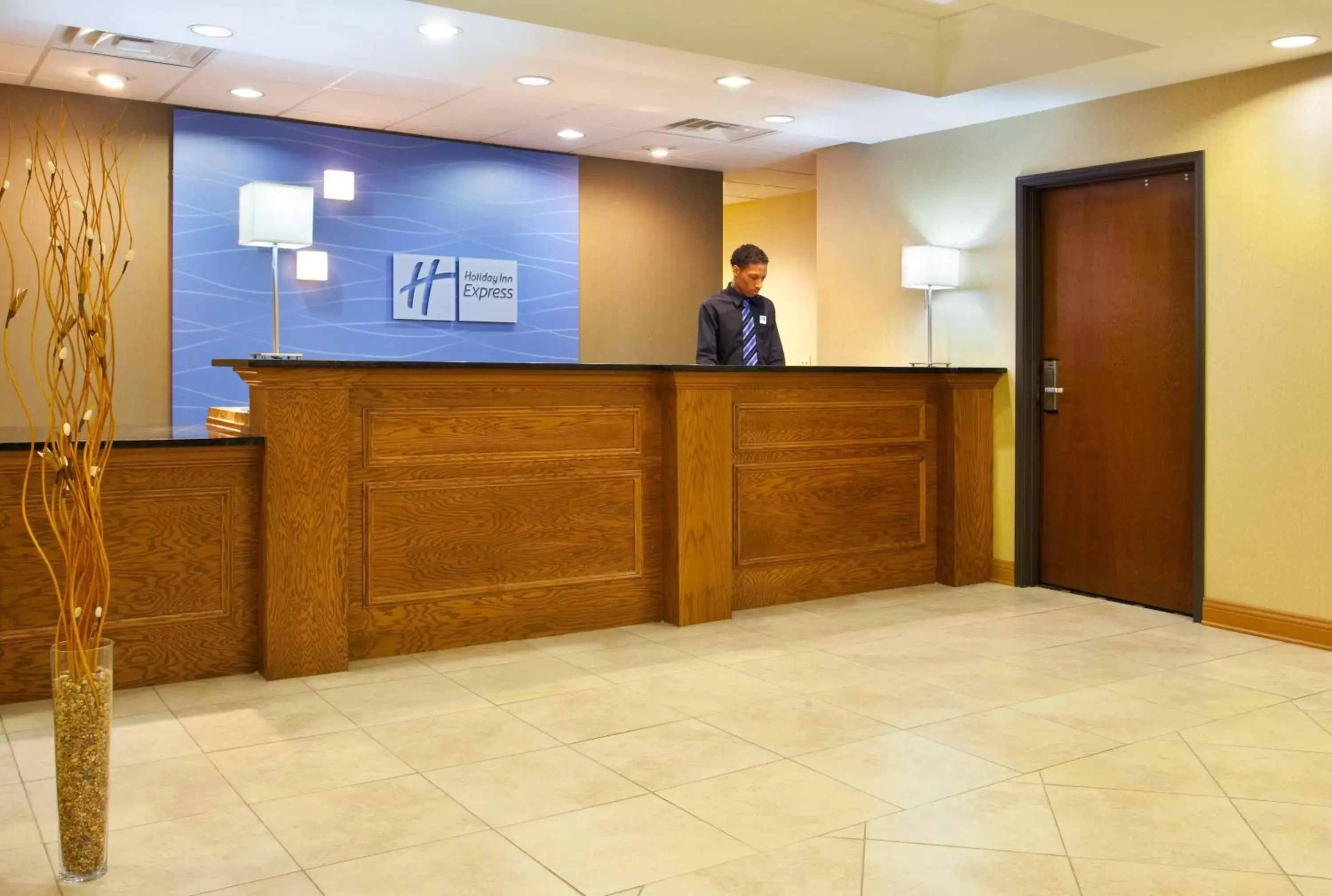 Property building, Lobby/Reception in Holiday Inn Express Hotel & Suites Chicago South Lansing, an IHG Hotel