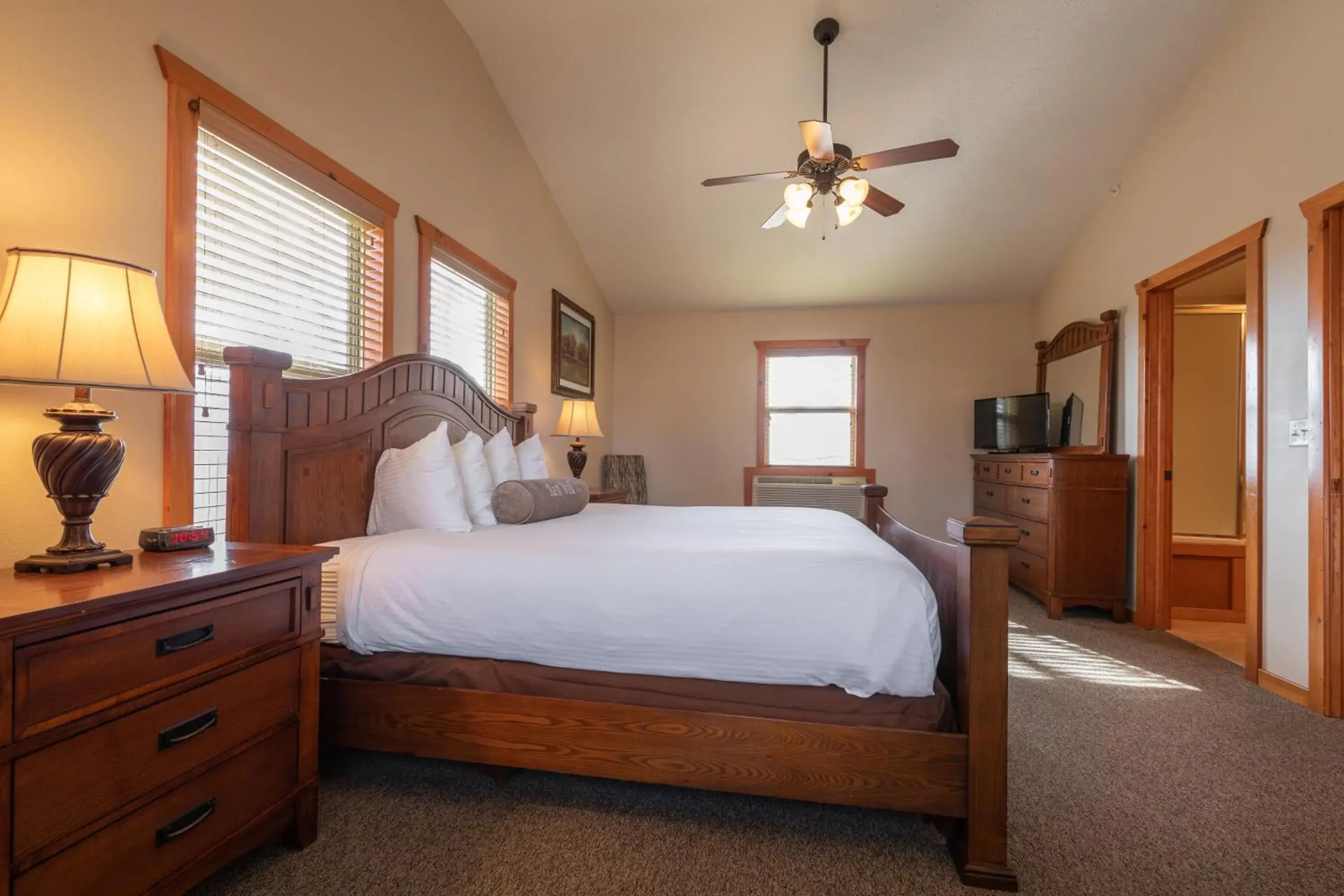 Bedroom, Bed in The Lodges at Table Rock by Capital Vacations