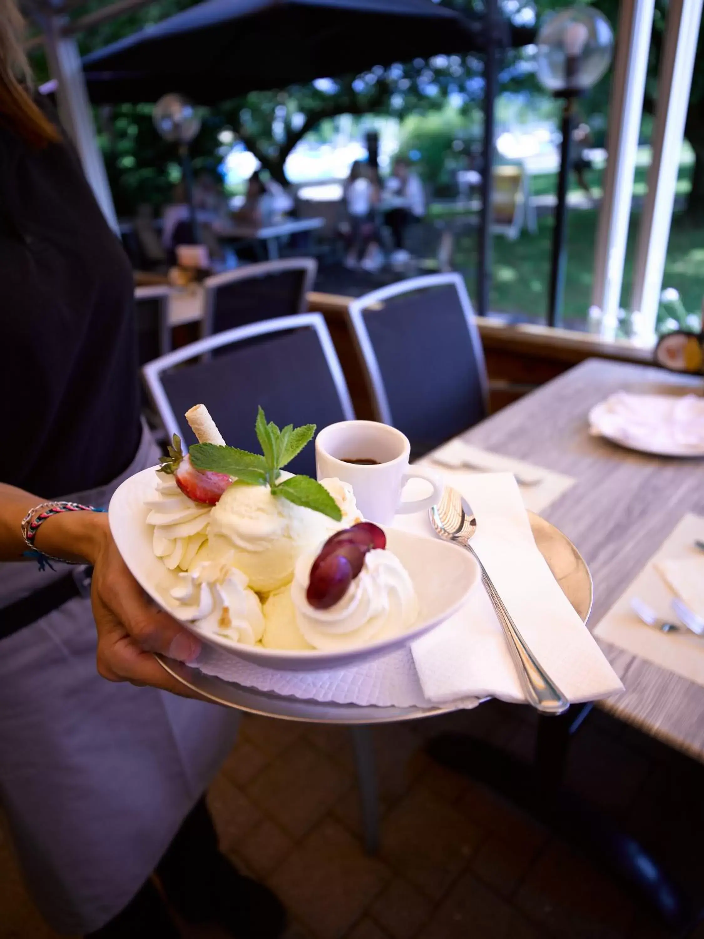 Balcony/Terrace, Restaurant/Places to Eat in Hotel Holiday Thun