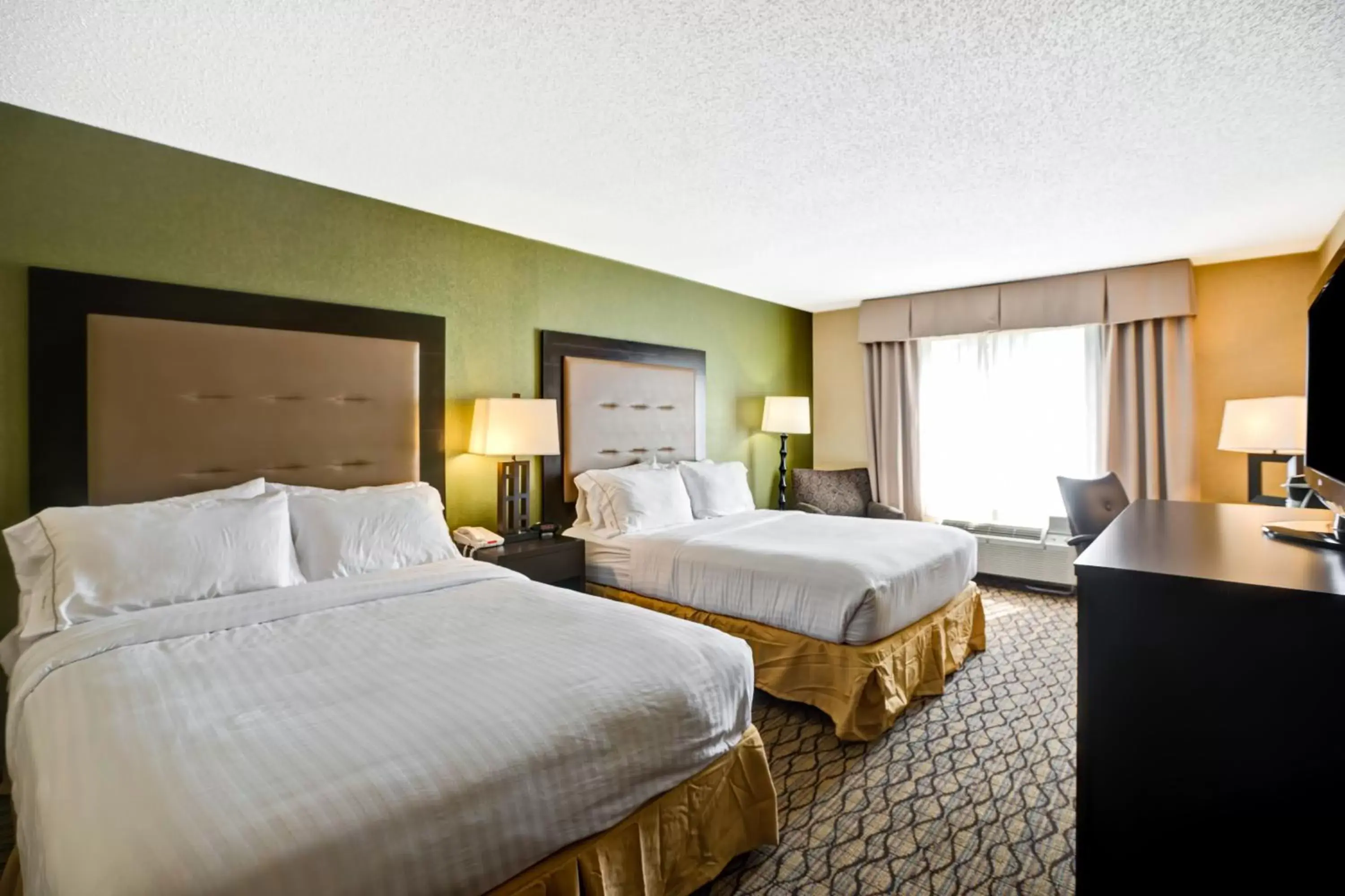 Photo of the whole room, Bed in Holiday Inn Express Hotel & Suites Christiansburg, an IHG Hotel