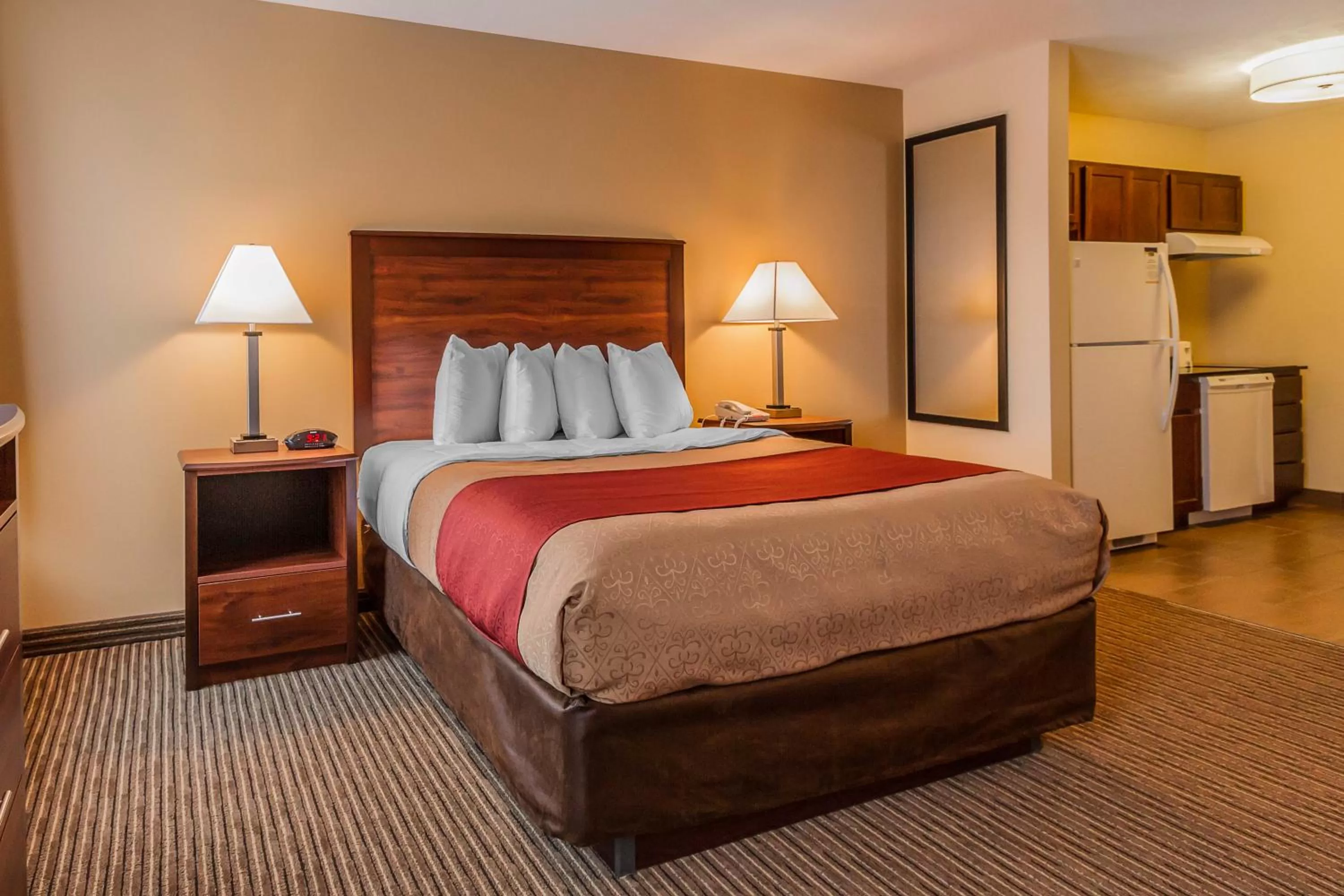 Bedroom, Bed in MainStay Suites Grand Island