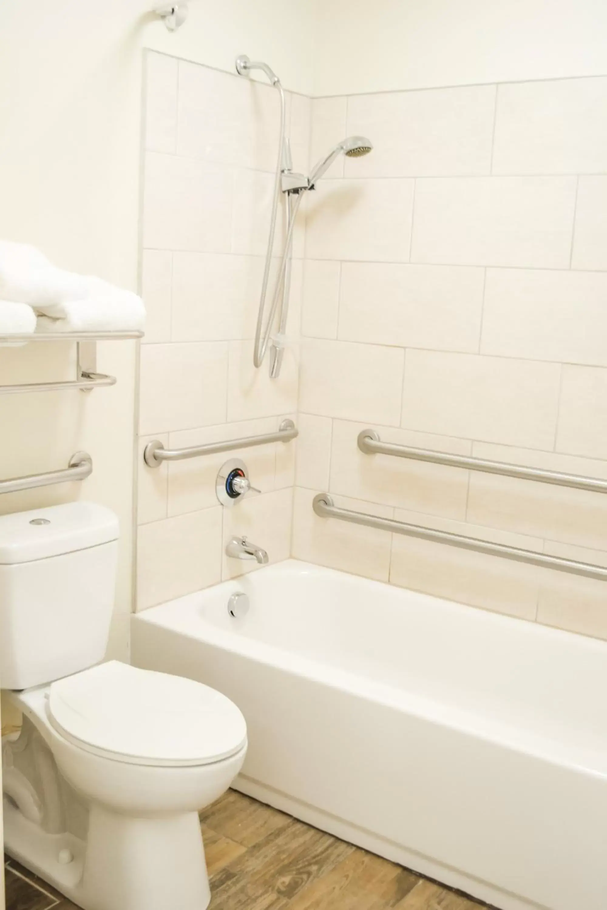 Bathroom in SureStay Hotel by Best Western Bowling Green North