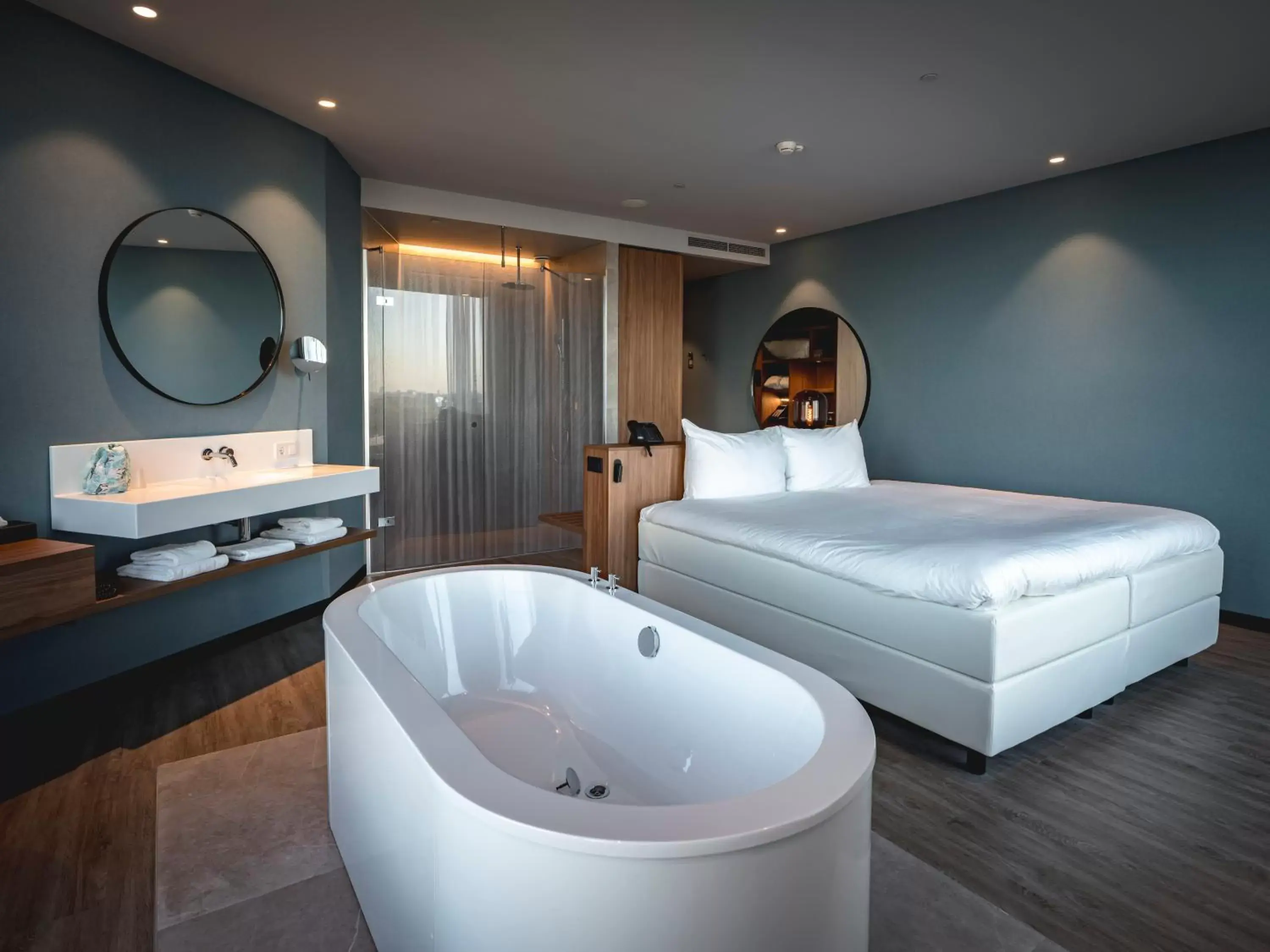 Bed, Bathroom in Van der Valk Hotel Amsterdam Zuidas -Rai