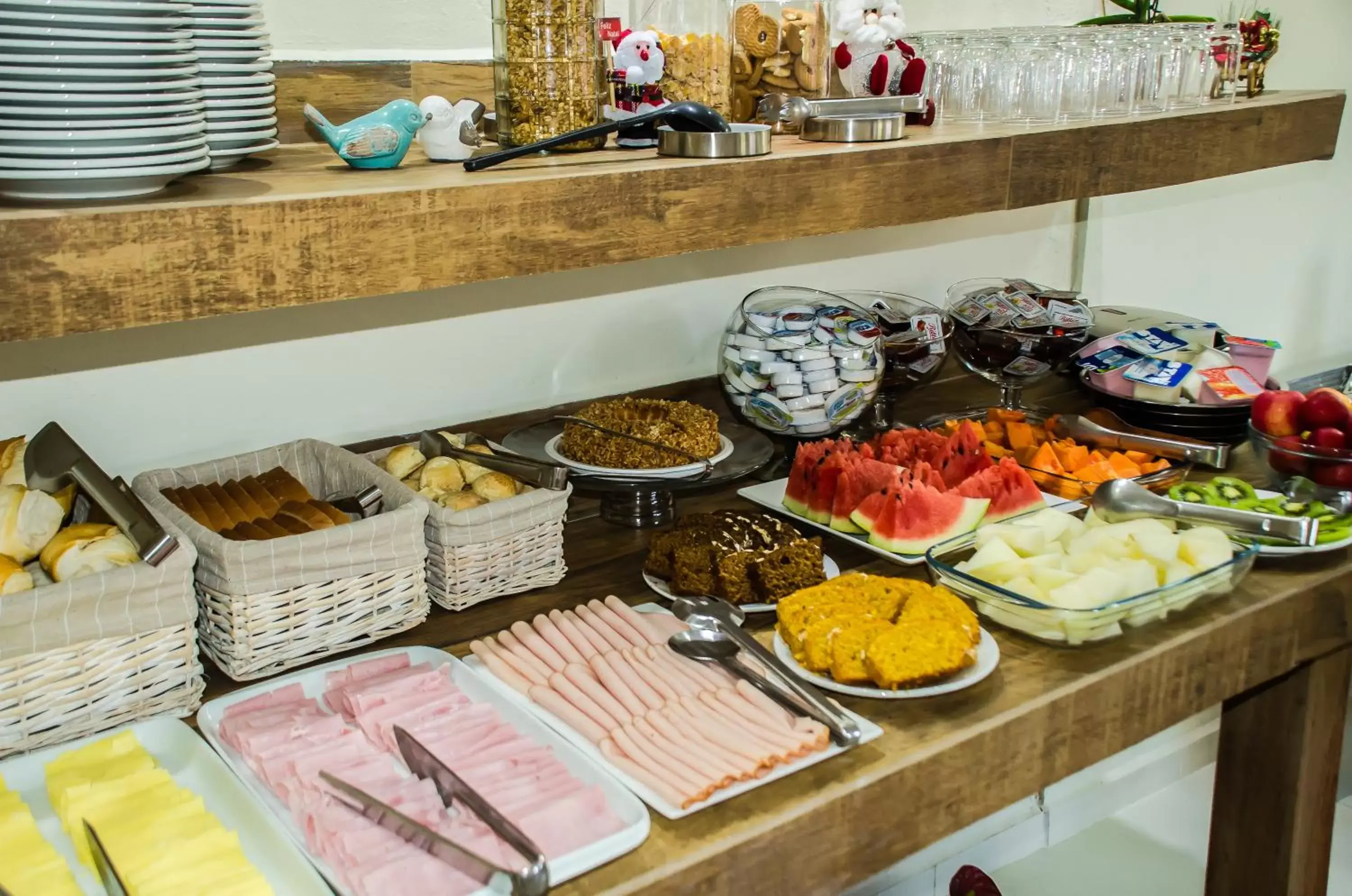 Continental breakfast in Pousada Pedra Rosa