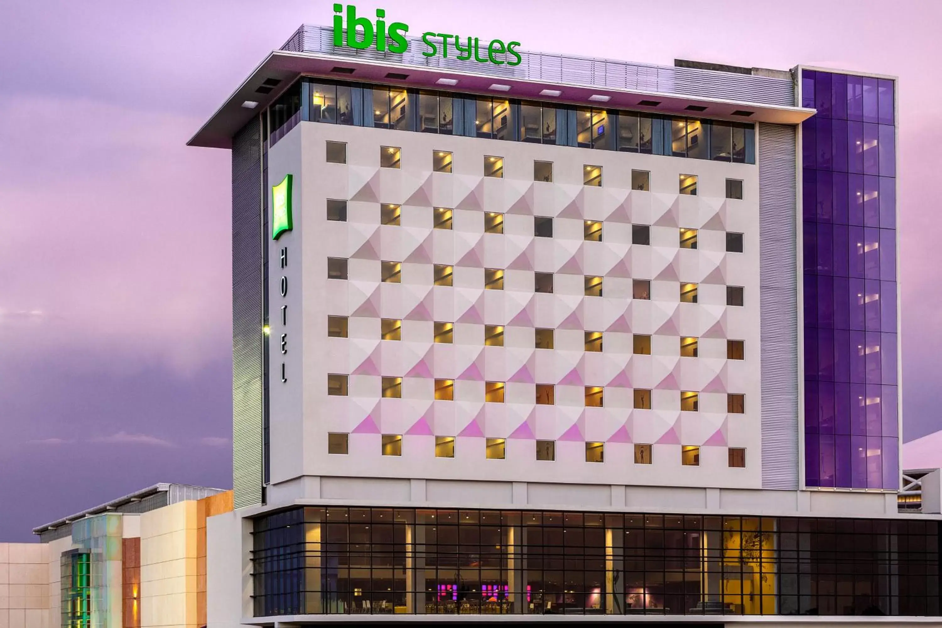 Facade/entrance, Property Building in Ibis Styles Merida Galerias