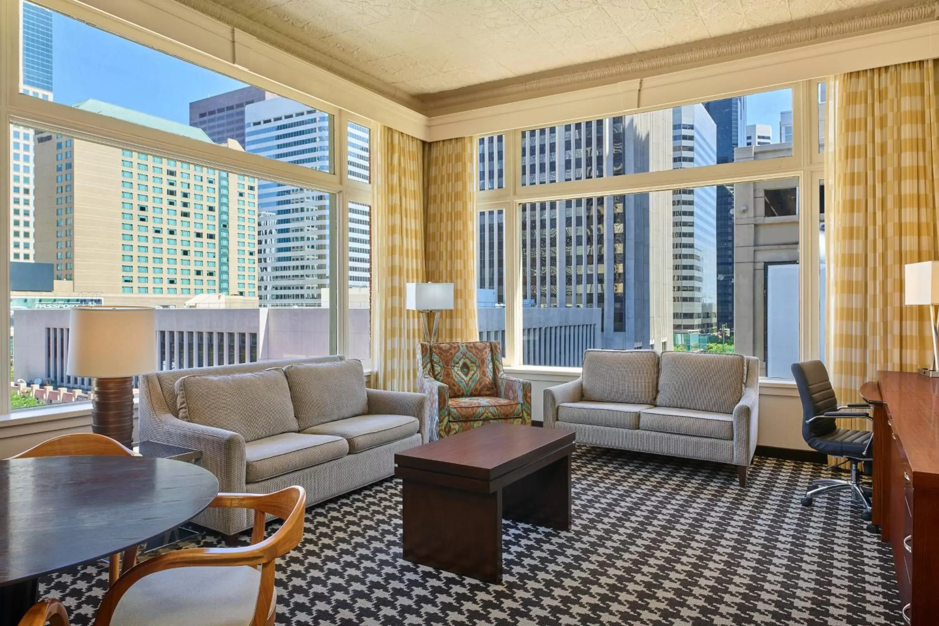 Living room, Seating Area in Courtyard by Marriott Denver Downtown