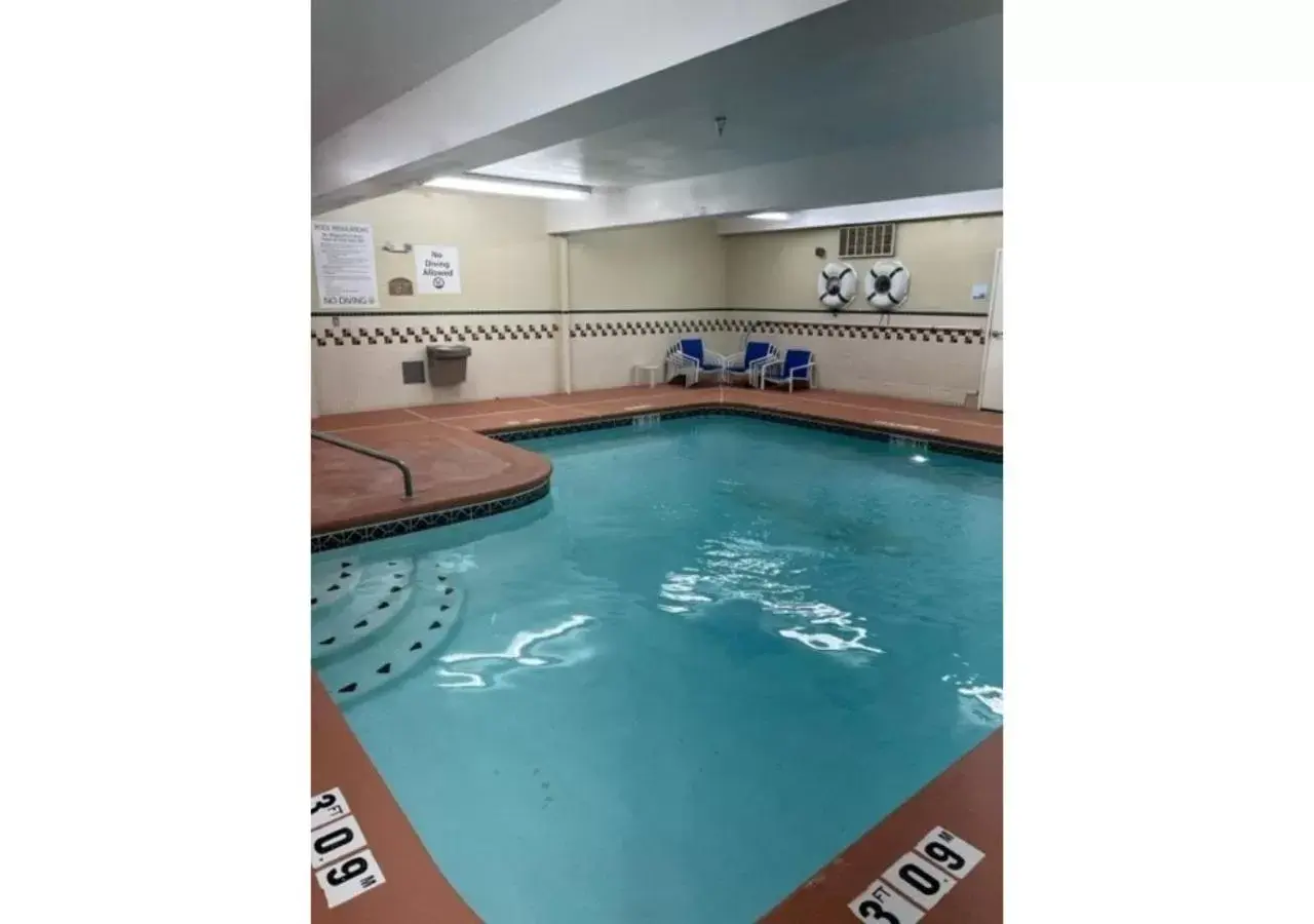 Swimming Pool in Holiday Inn Express Anchorage, an IHG Hotel