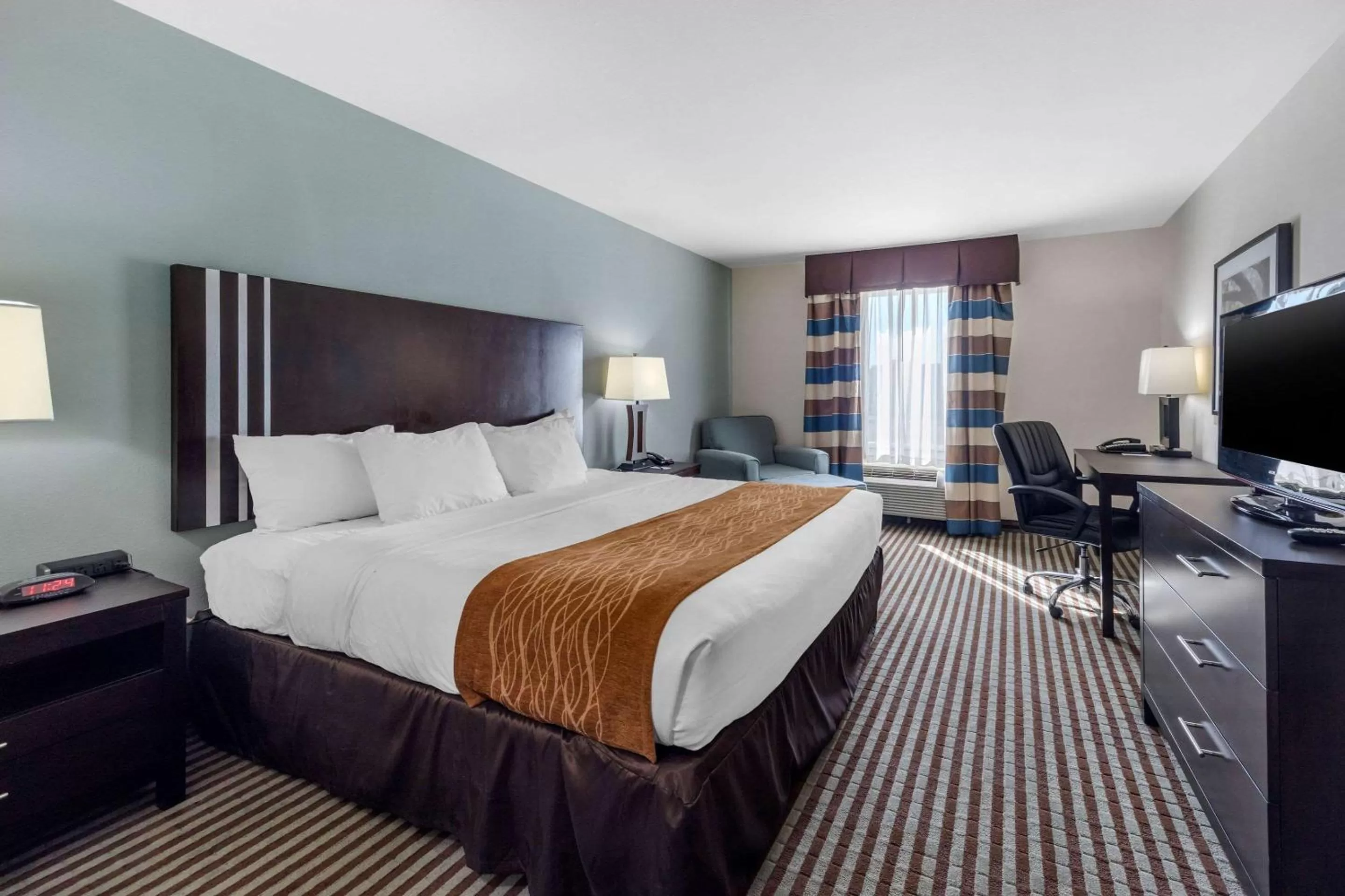 Photo of the whole room, Bed in Comfort Inn & Suites Perry I-35