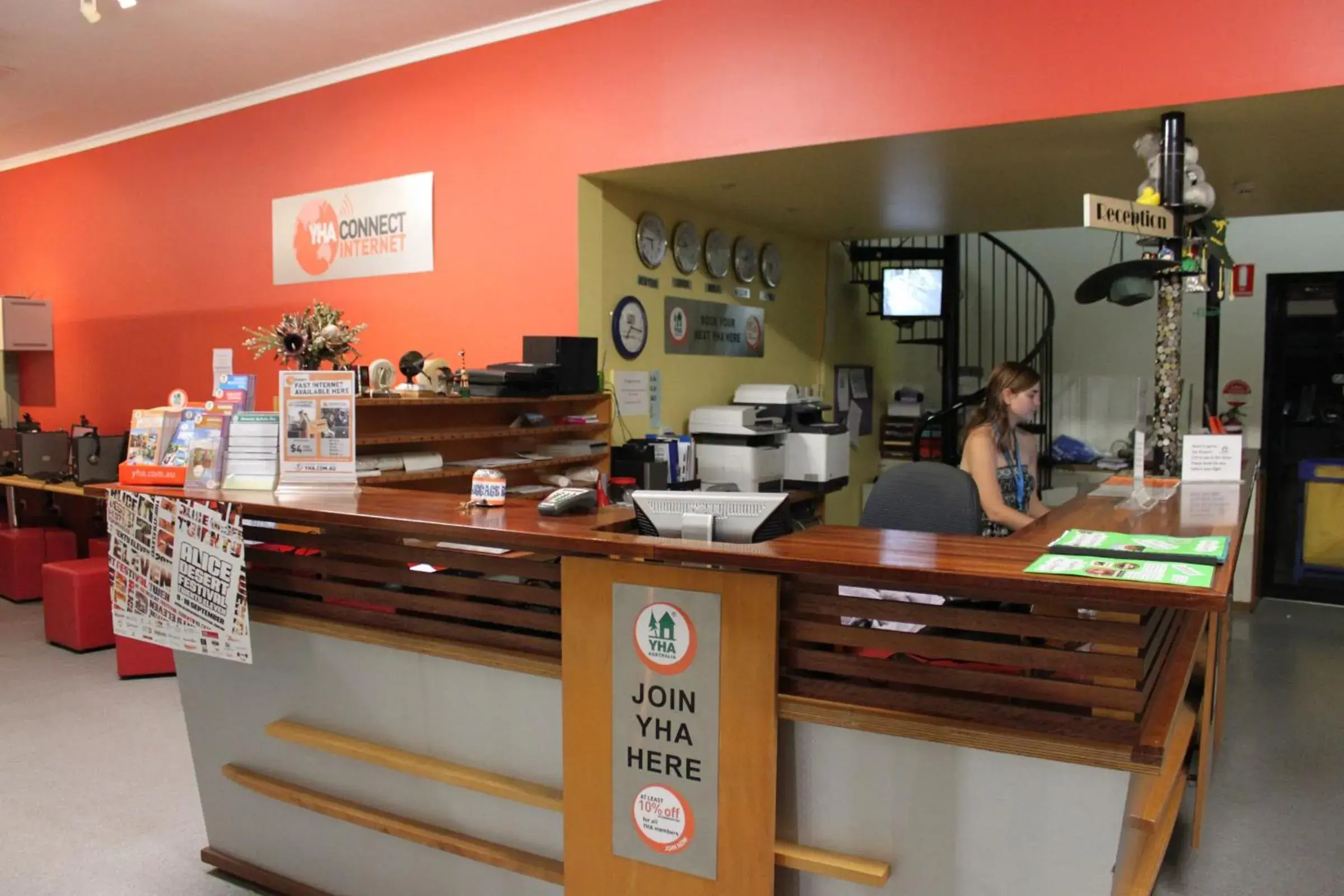 Lobby or reception, Lounge/Bar in Alice Springs YHA