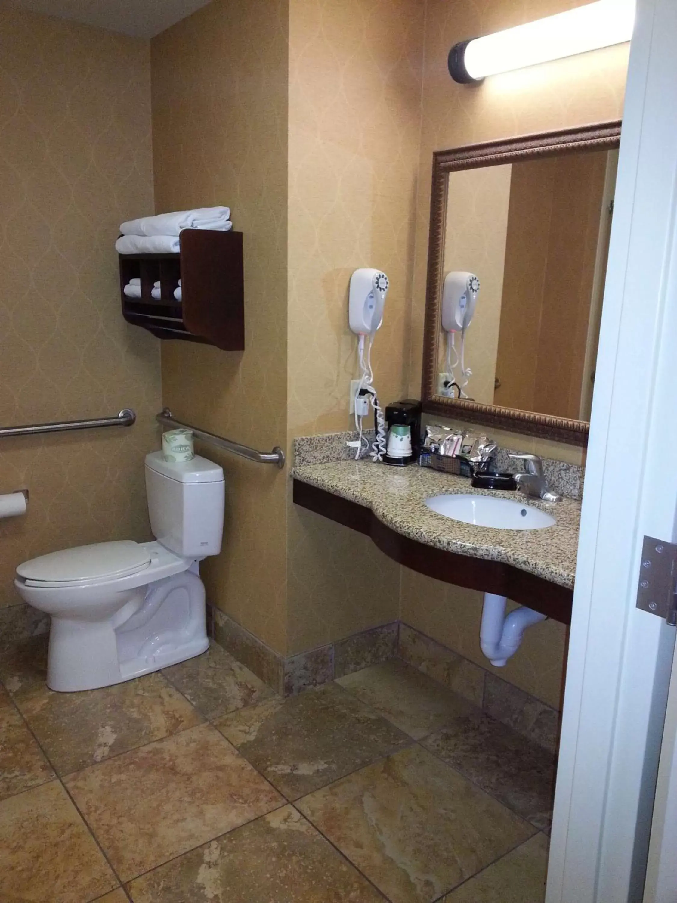 Bathroom in Hampton Inn & Suites Sevierville at Stadium Drive