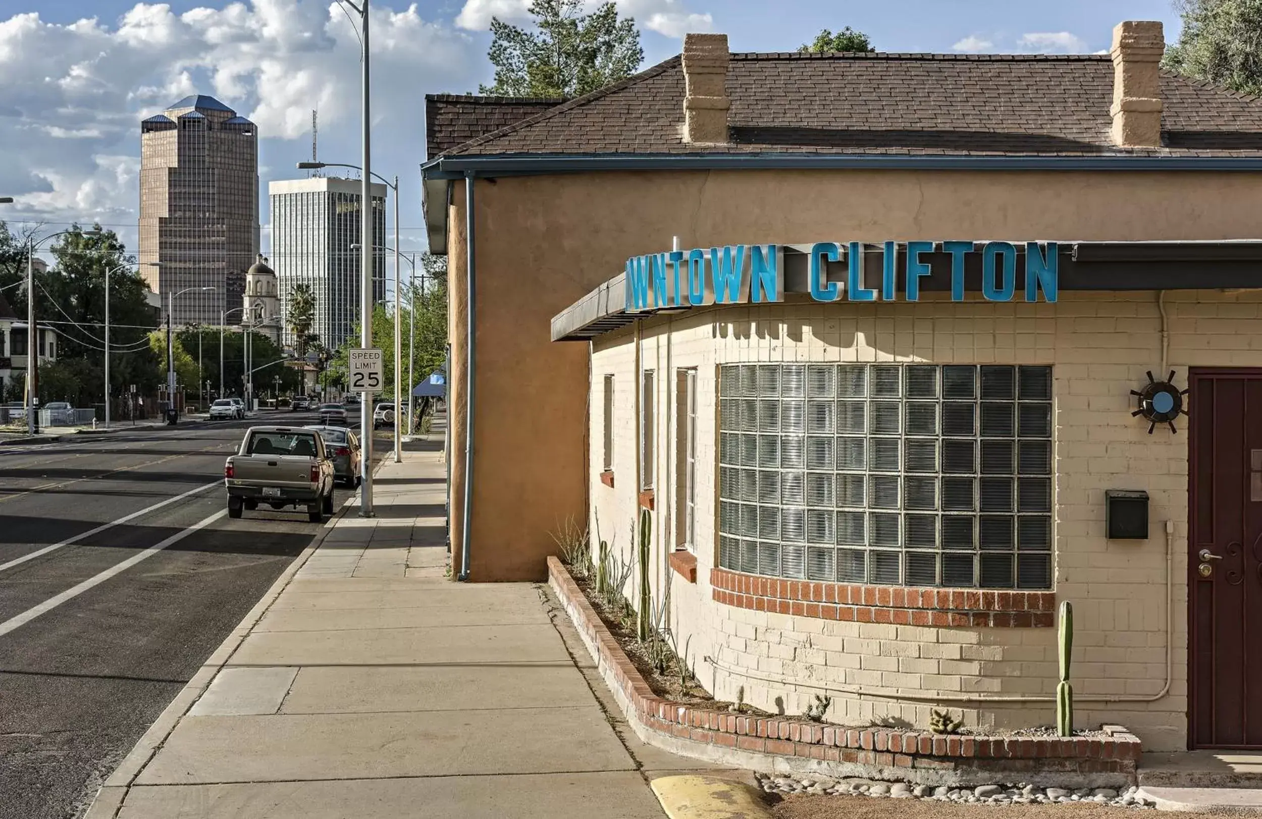 Facade/entrance in The Downtown Clifton Hotel