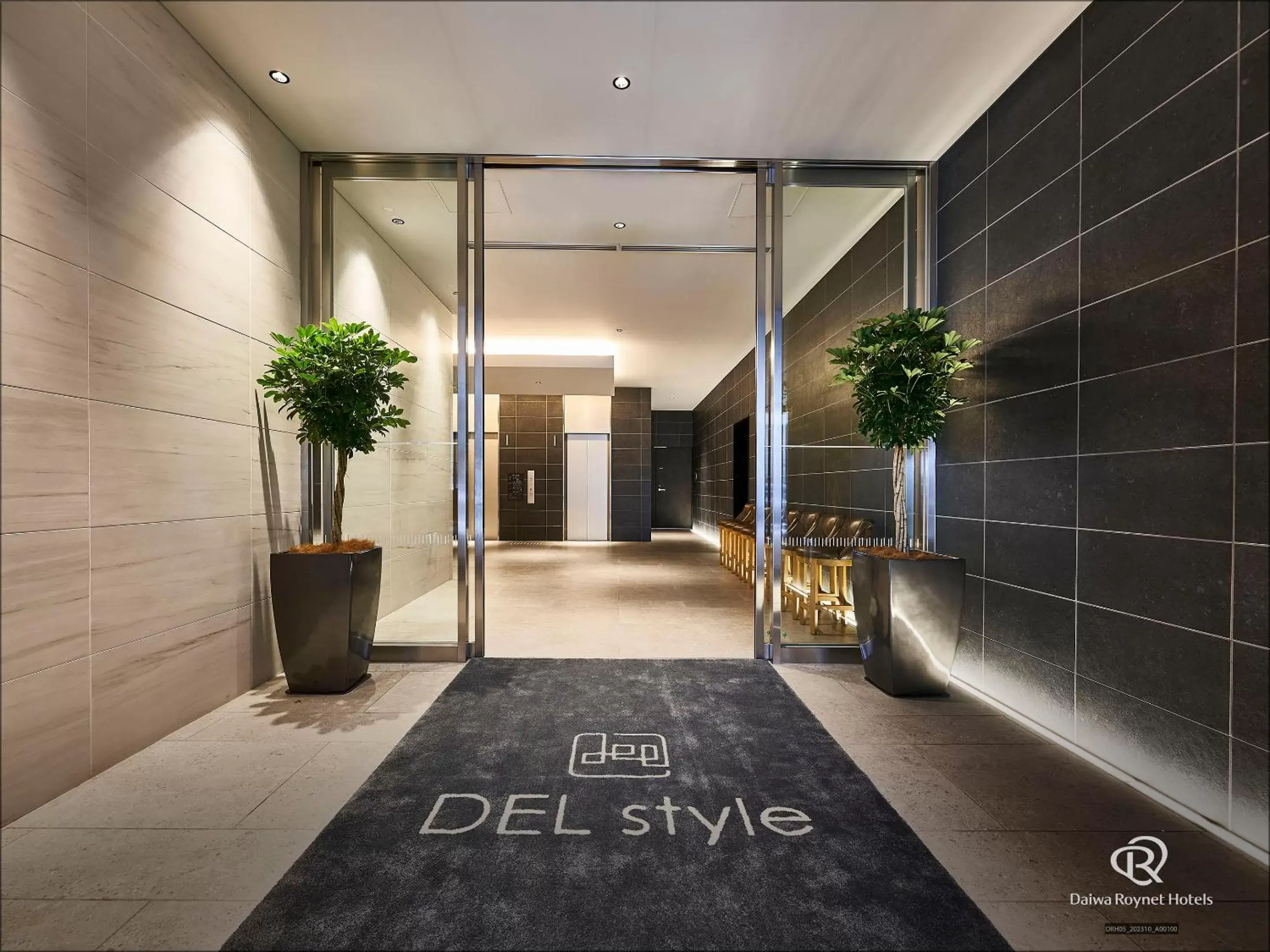 Lobby/Reception in DEL style Osaka-Shinsaibashi by Daiwa Roynet Hotel