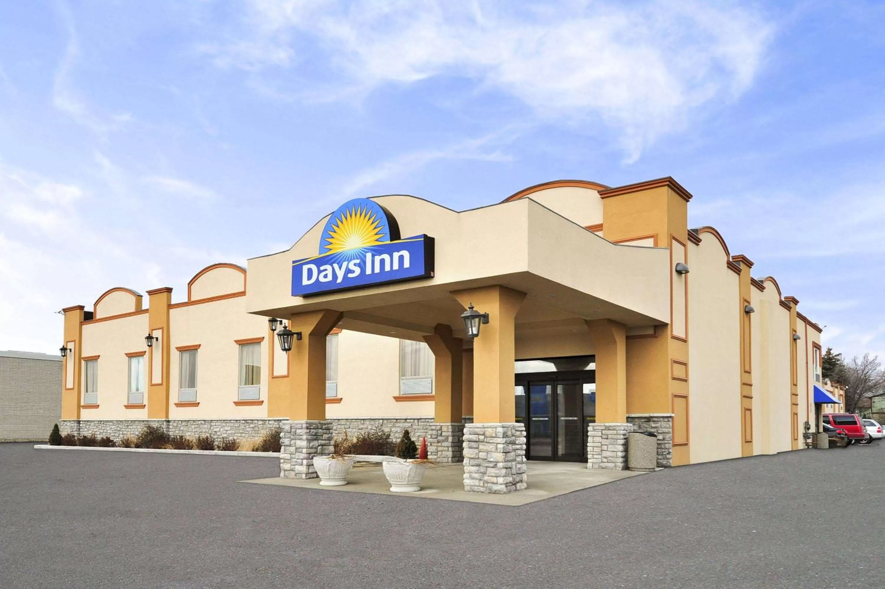 Property building in Days Inn by Wyndham Brampton
