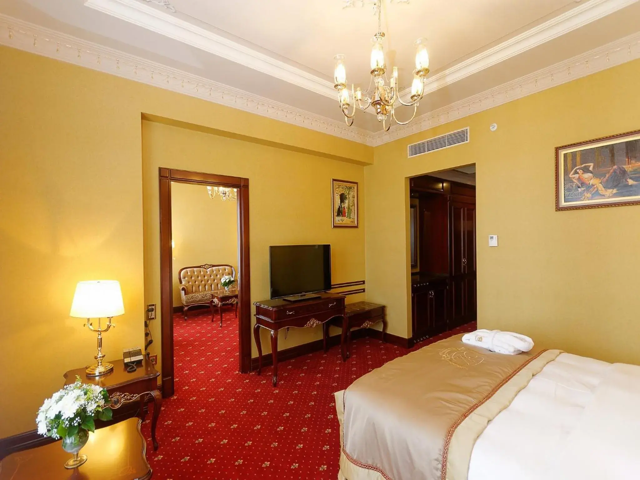 Photo of the whole room, Bed in Meyra Palace Photo of the whole room, Bed in Meyra Palace