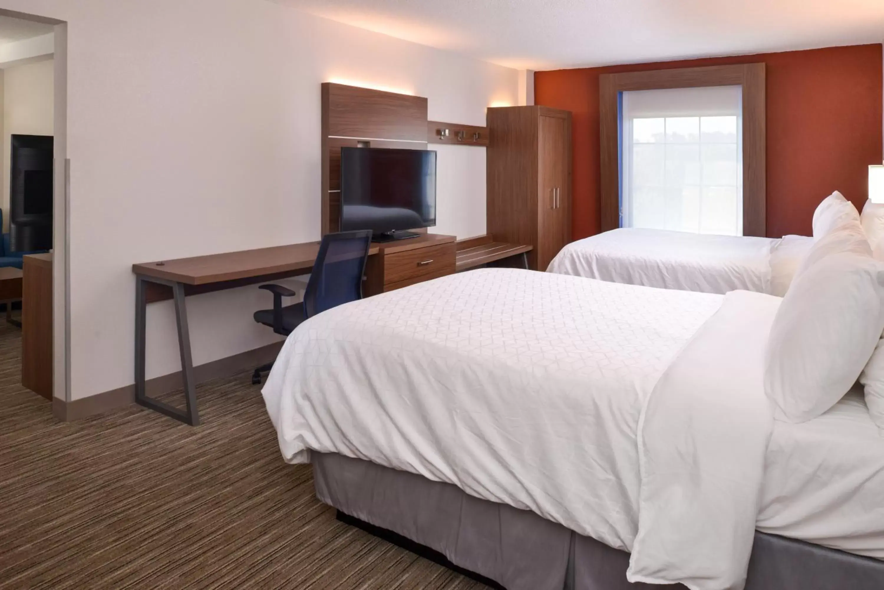 Photo of the whole room, Bed in Holiday Inn Express Towson- Baltimore North, an IHG Hotel