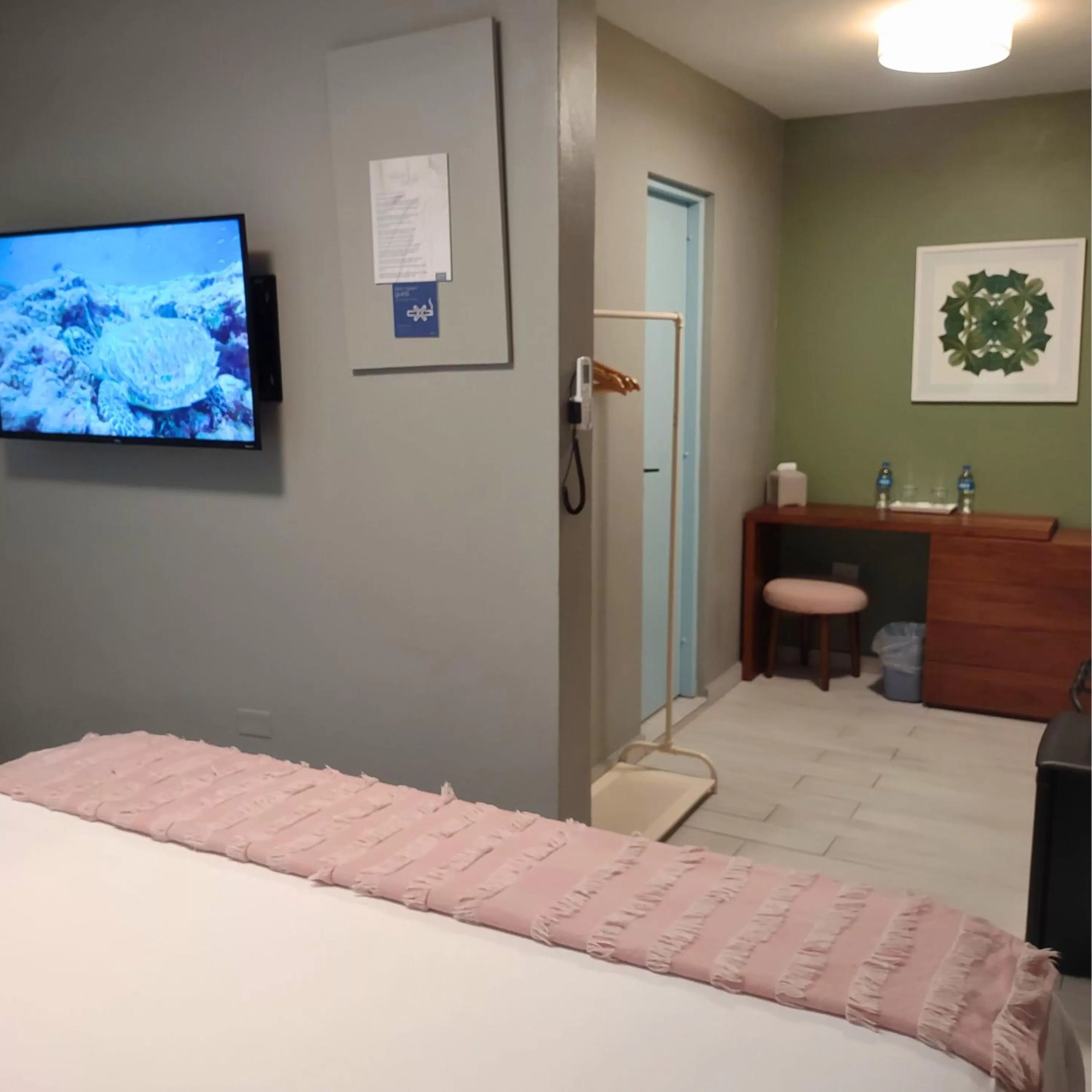 Bed in Trópica Beach Hotel