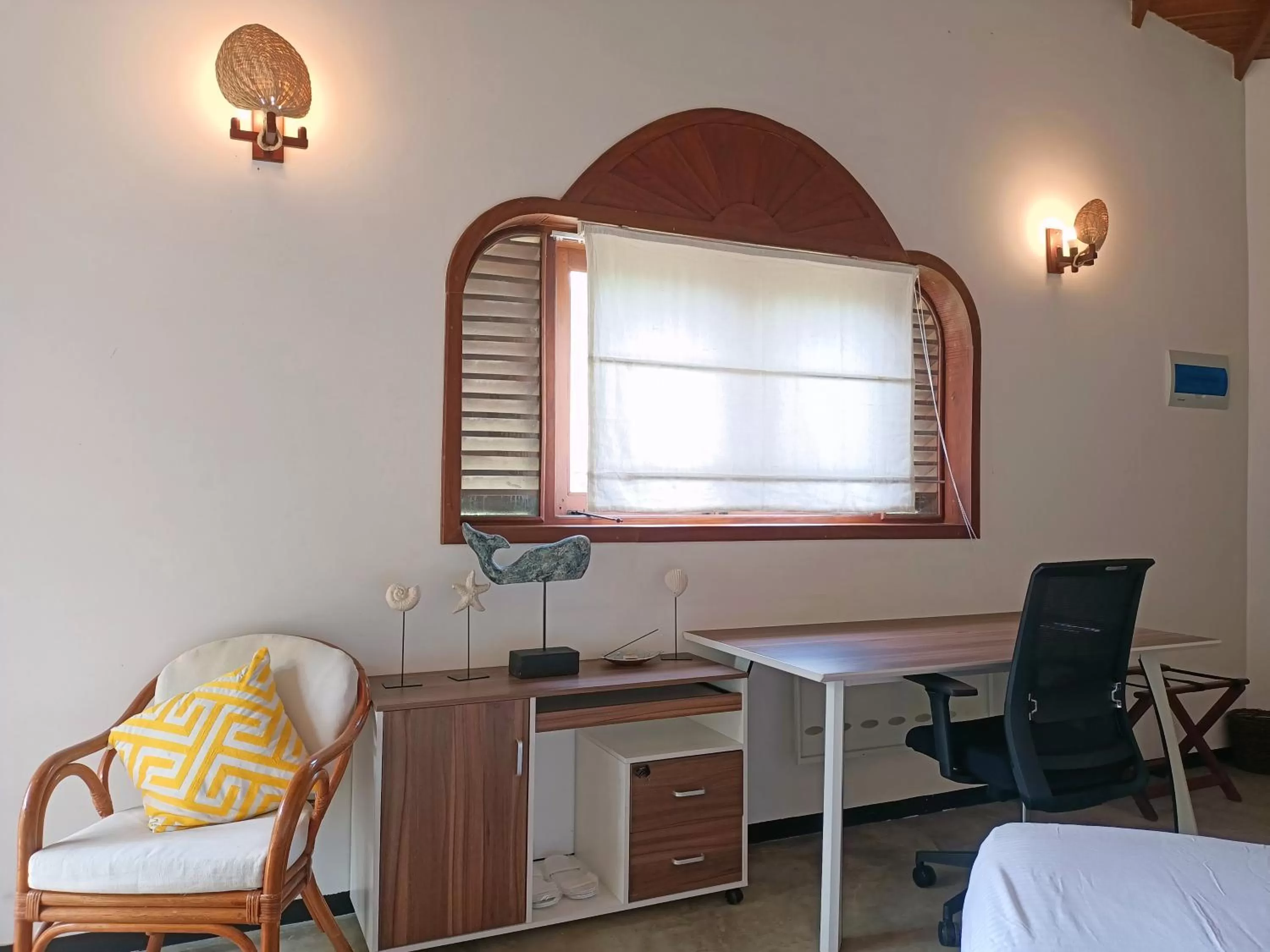 Sānti Beach House with pool & beach