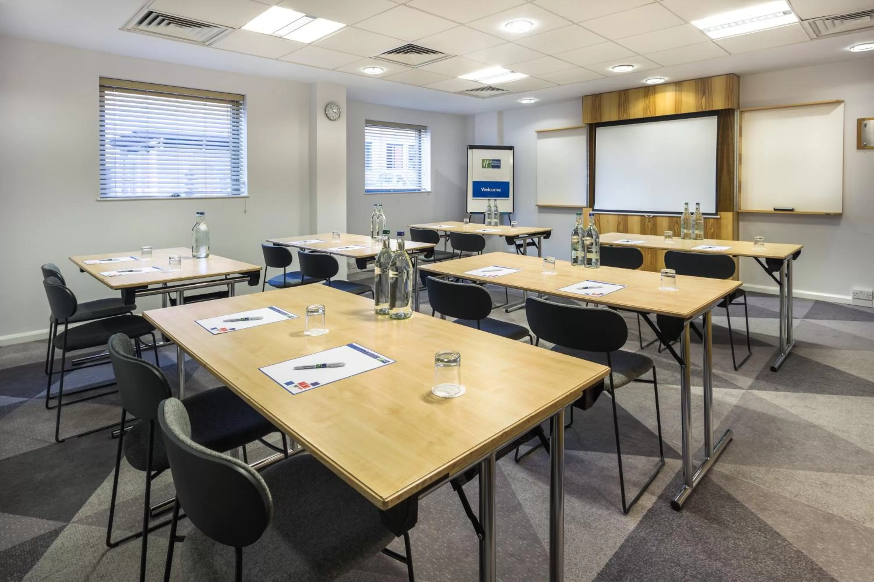 Meeting/conference room in Holiday Inn Express London - Watford Junction by IHG