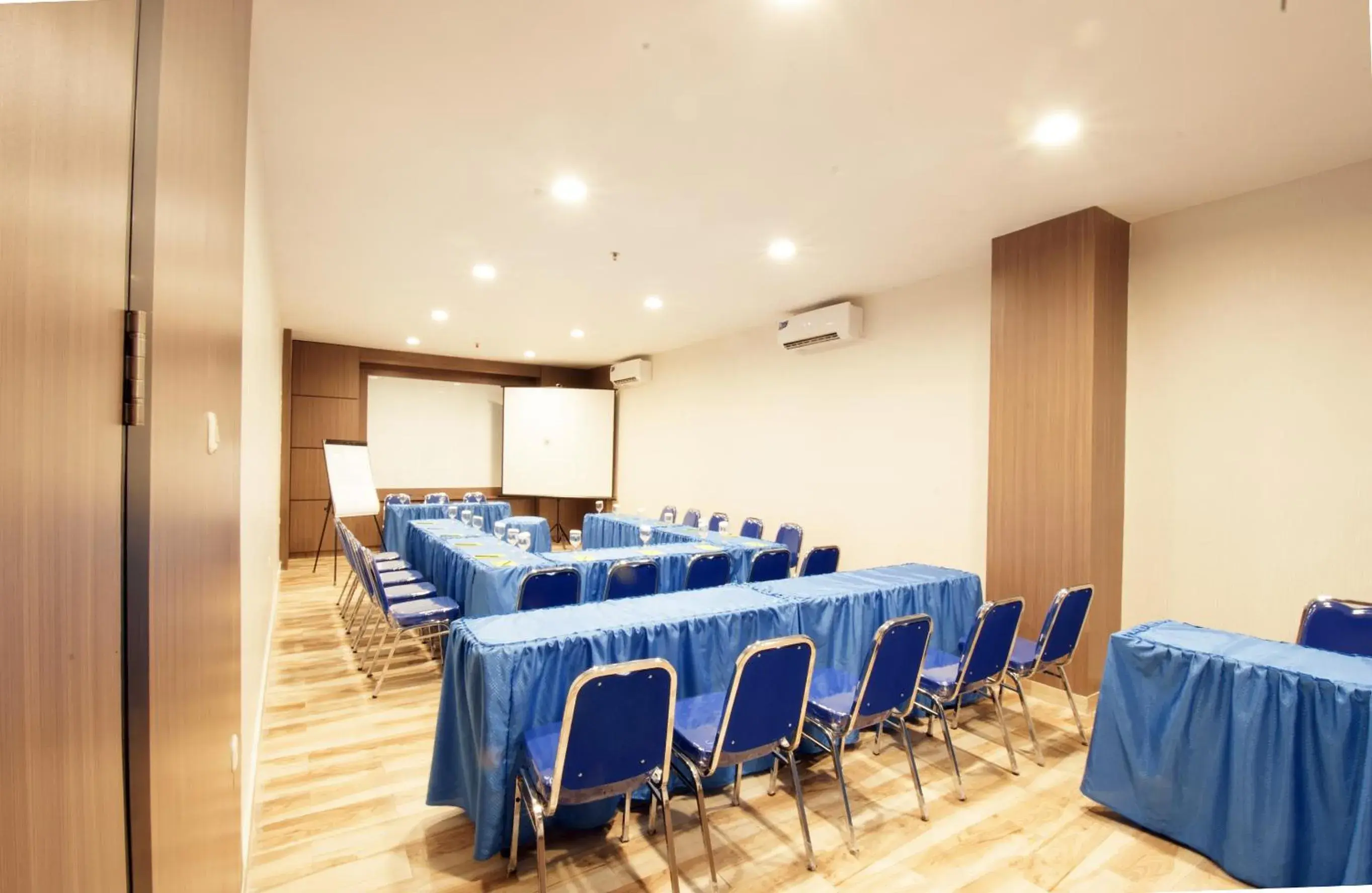 Meeting/conference room in Genio Hotel Manado