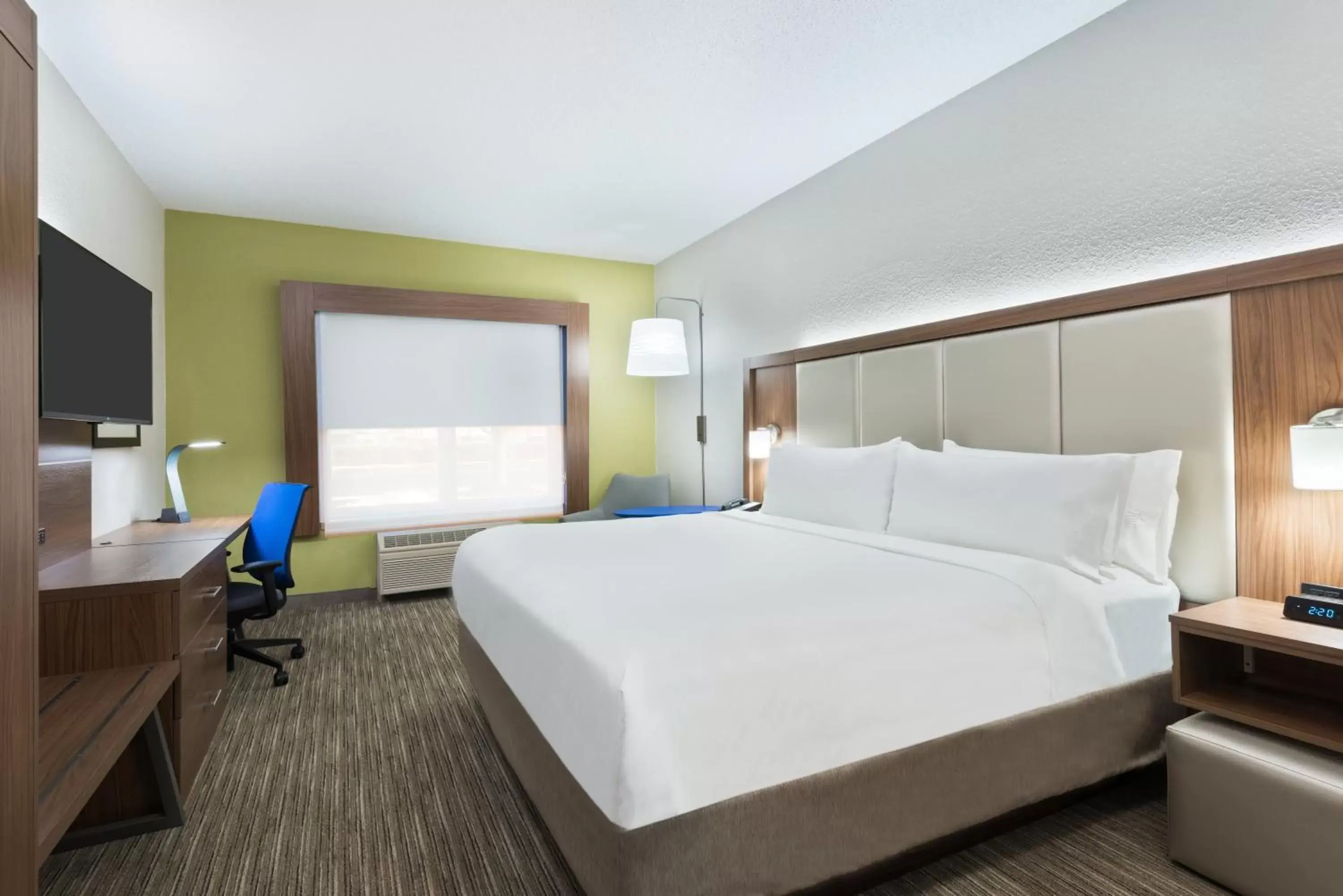 Photo of the whole room, Bed in Holiday Inn Express & Suites - Columbus Airport East, an IHG Hotel