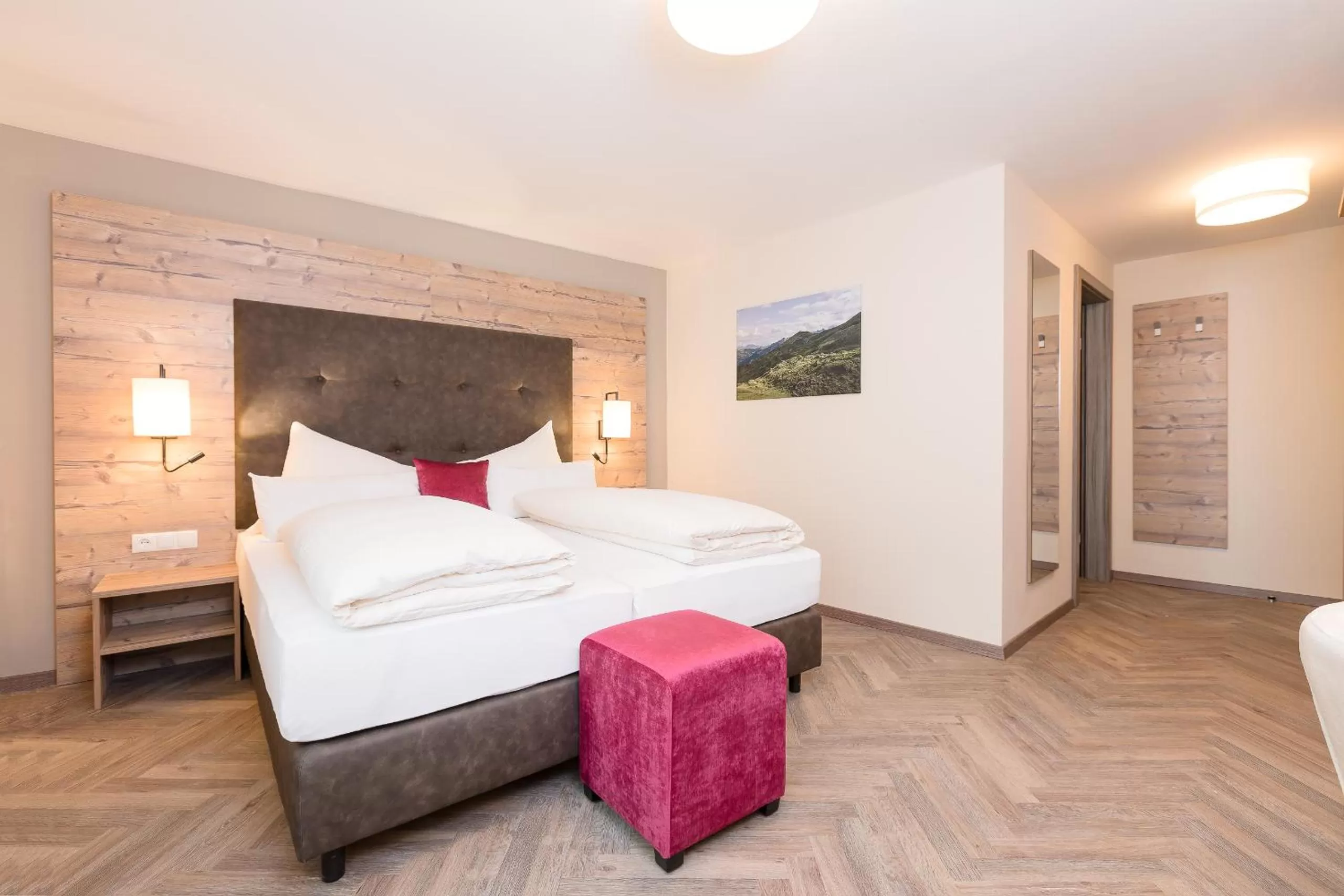 Bedroom, Bed in Alpenhotel Tirolerhof