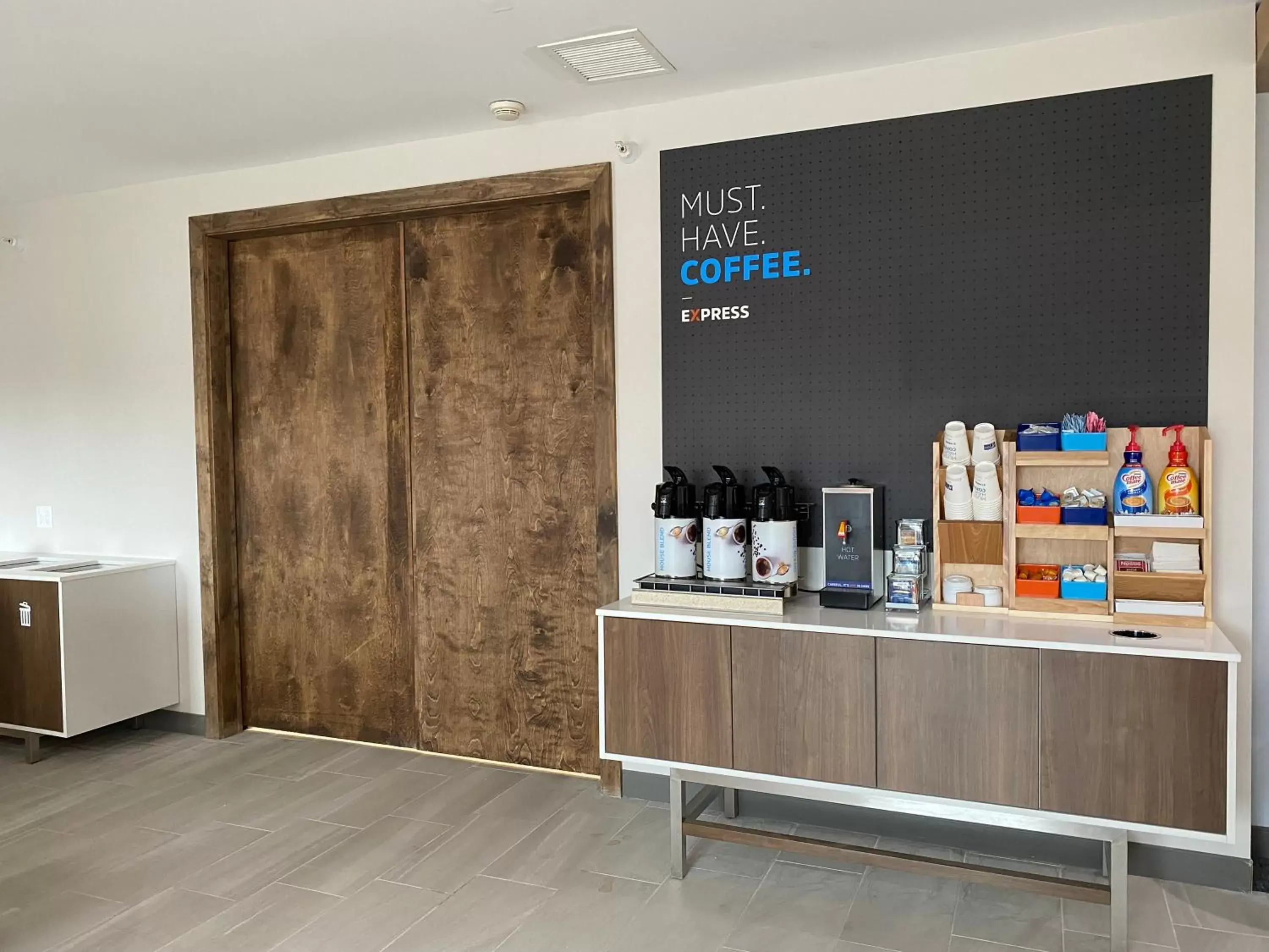 Coffee/tea facilities in Holiday Inn Express Plymouth, an IHG Hotel