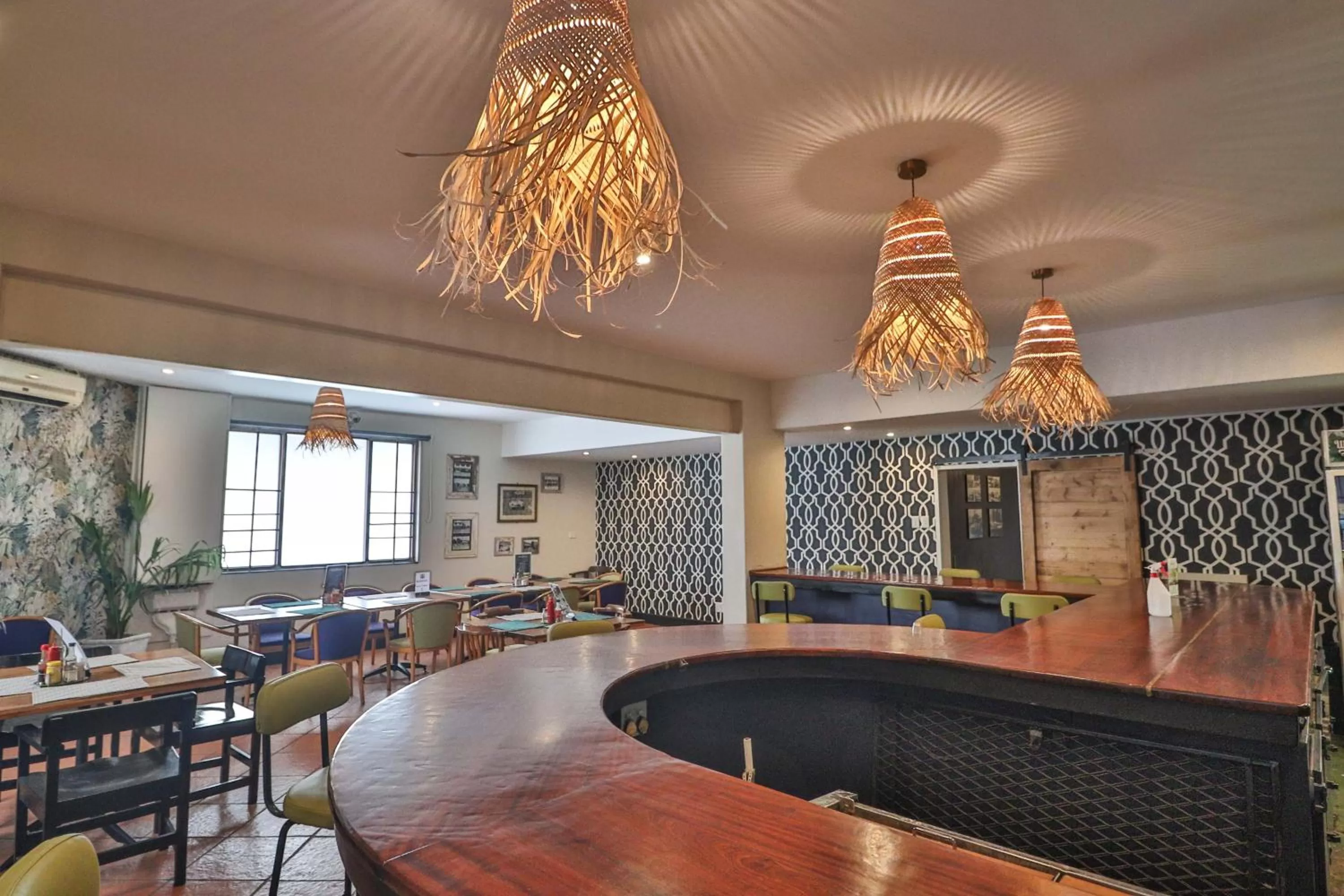 Seating area in Thistle Hotel