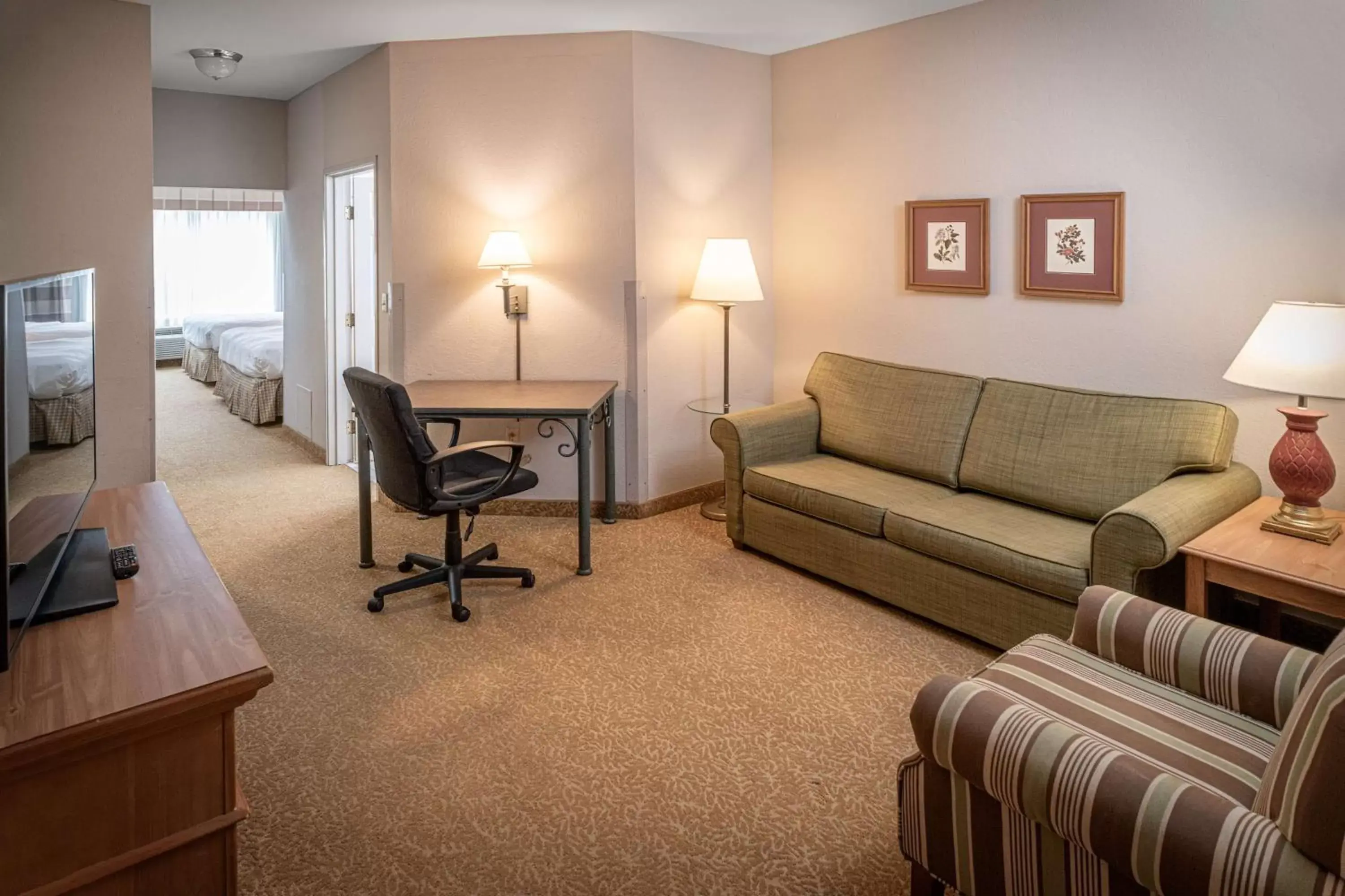 Photo of the whole room, Seating Area in Country Inn & Suites by Radisson, Beckley, WV