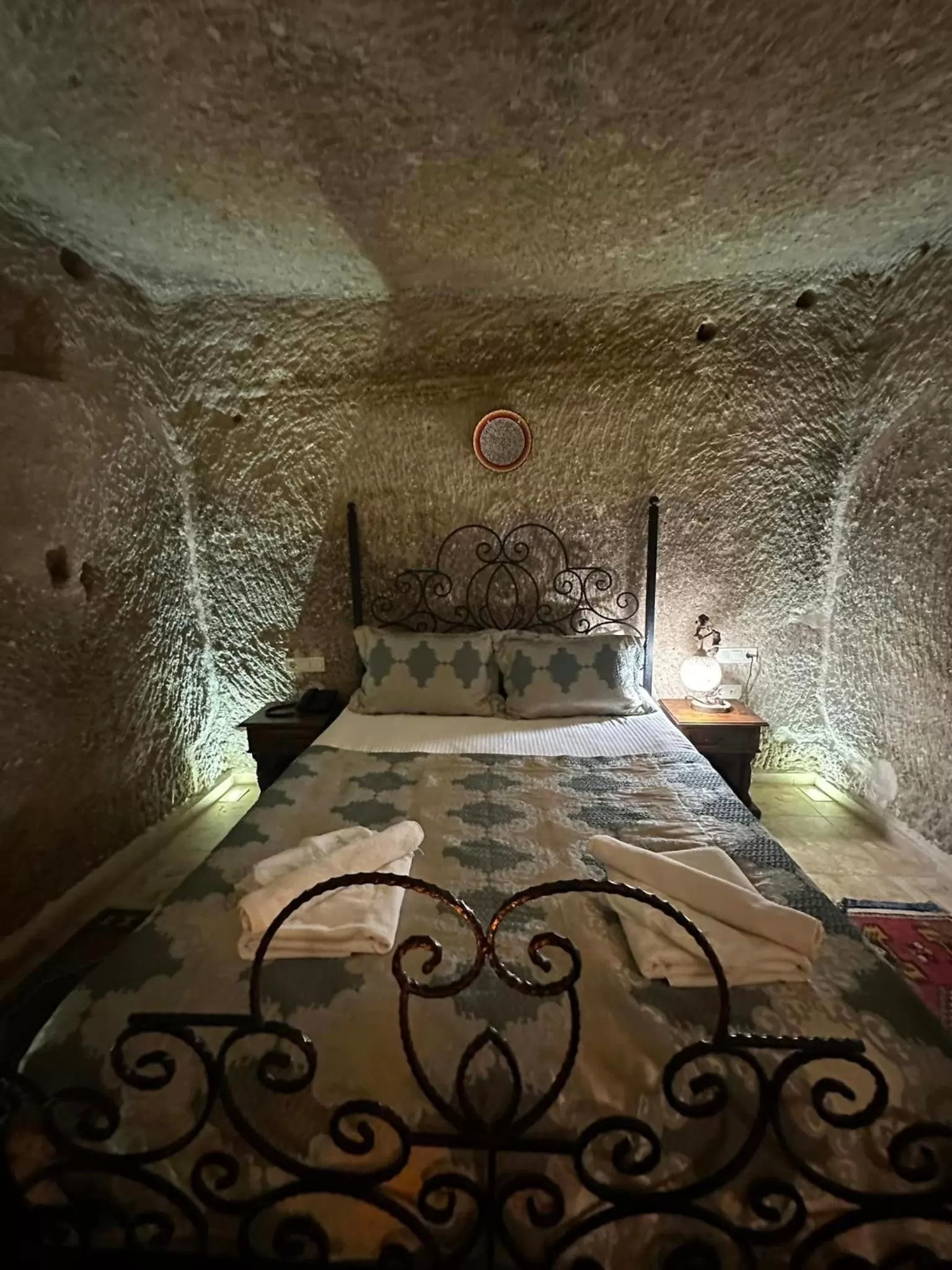 Bed in Shoestring Cave House