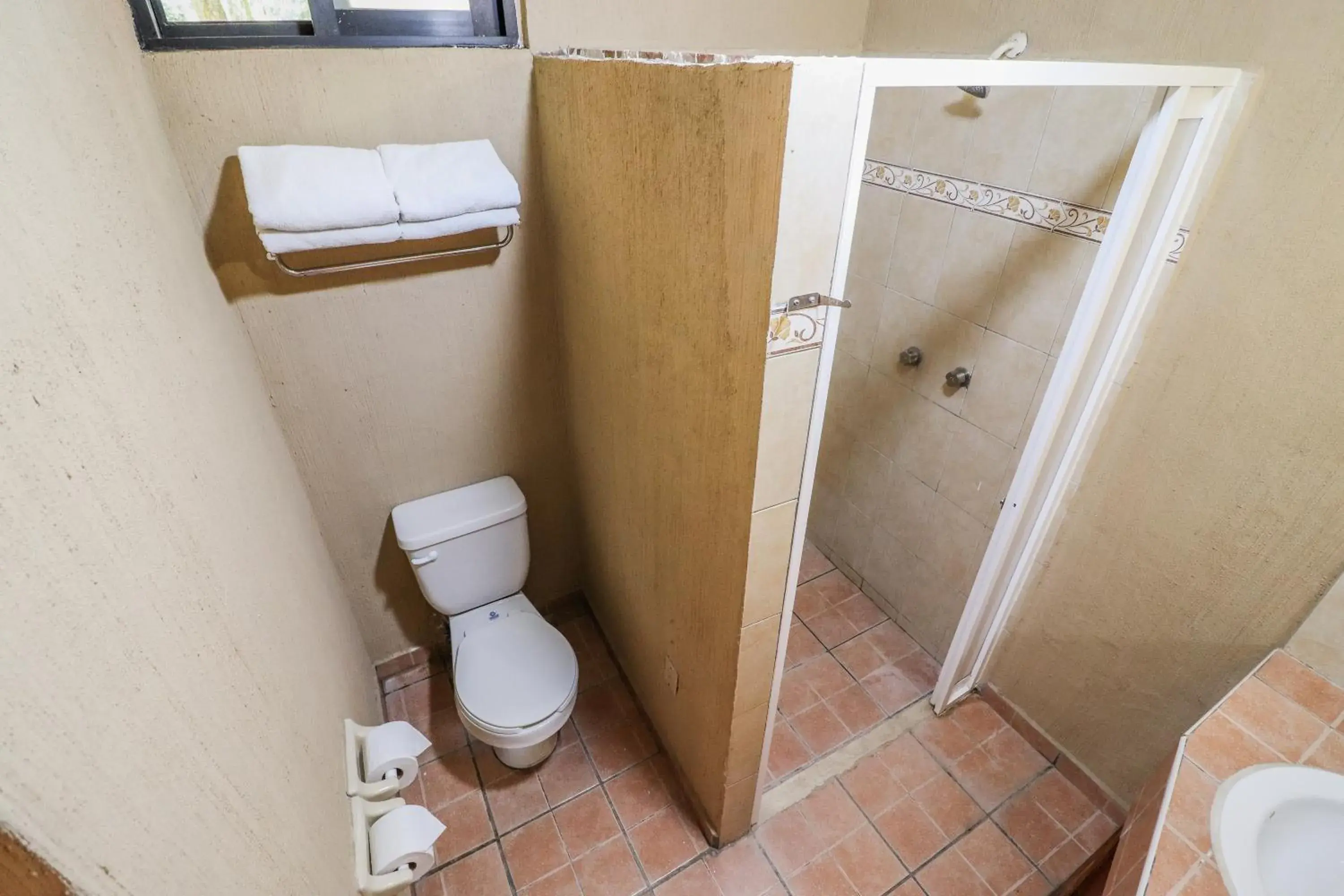 Bathroom in El Marques Hacienda