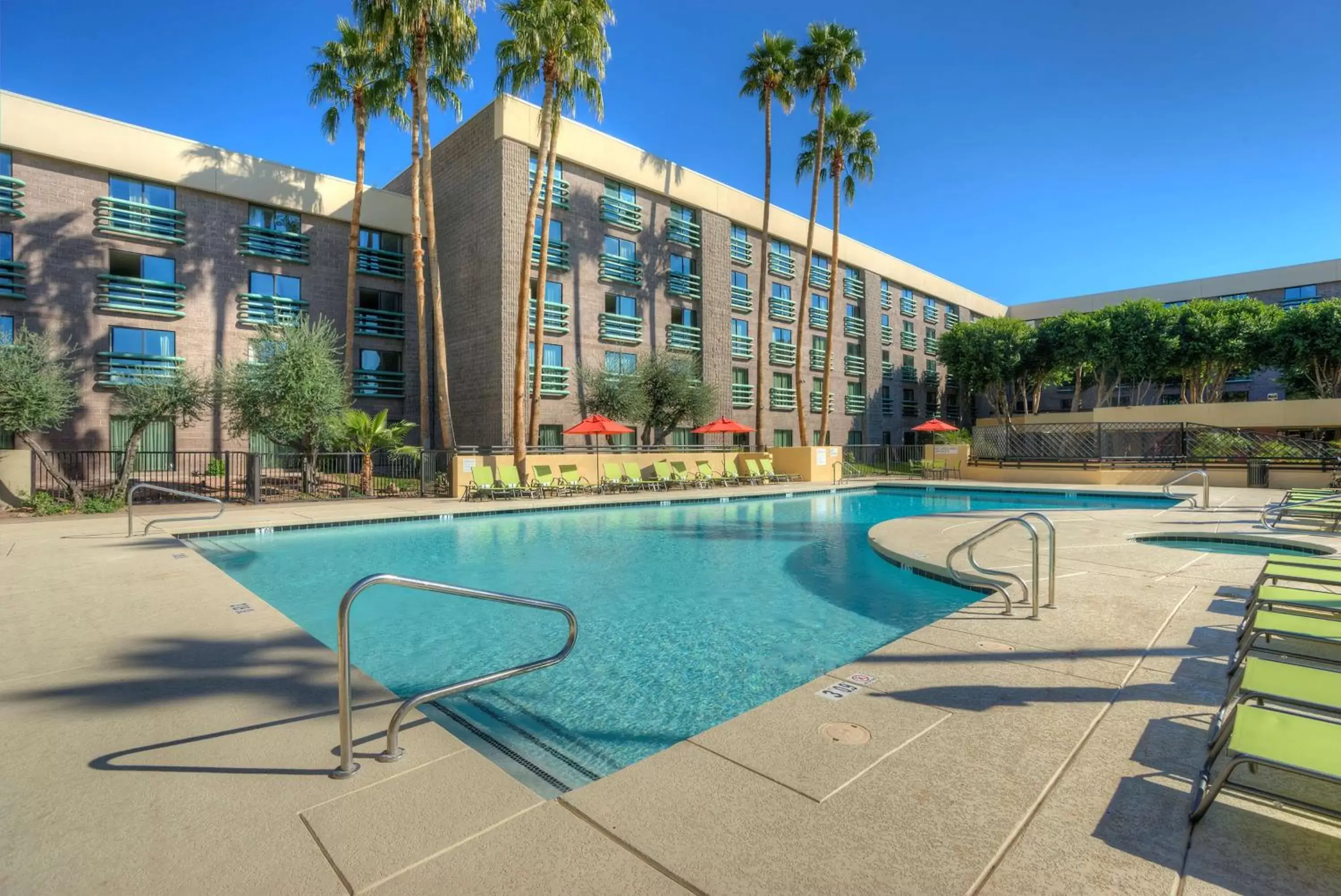 Pool view, Swimming Pool in DoubleTree by Hilton Phoenix North