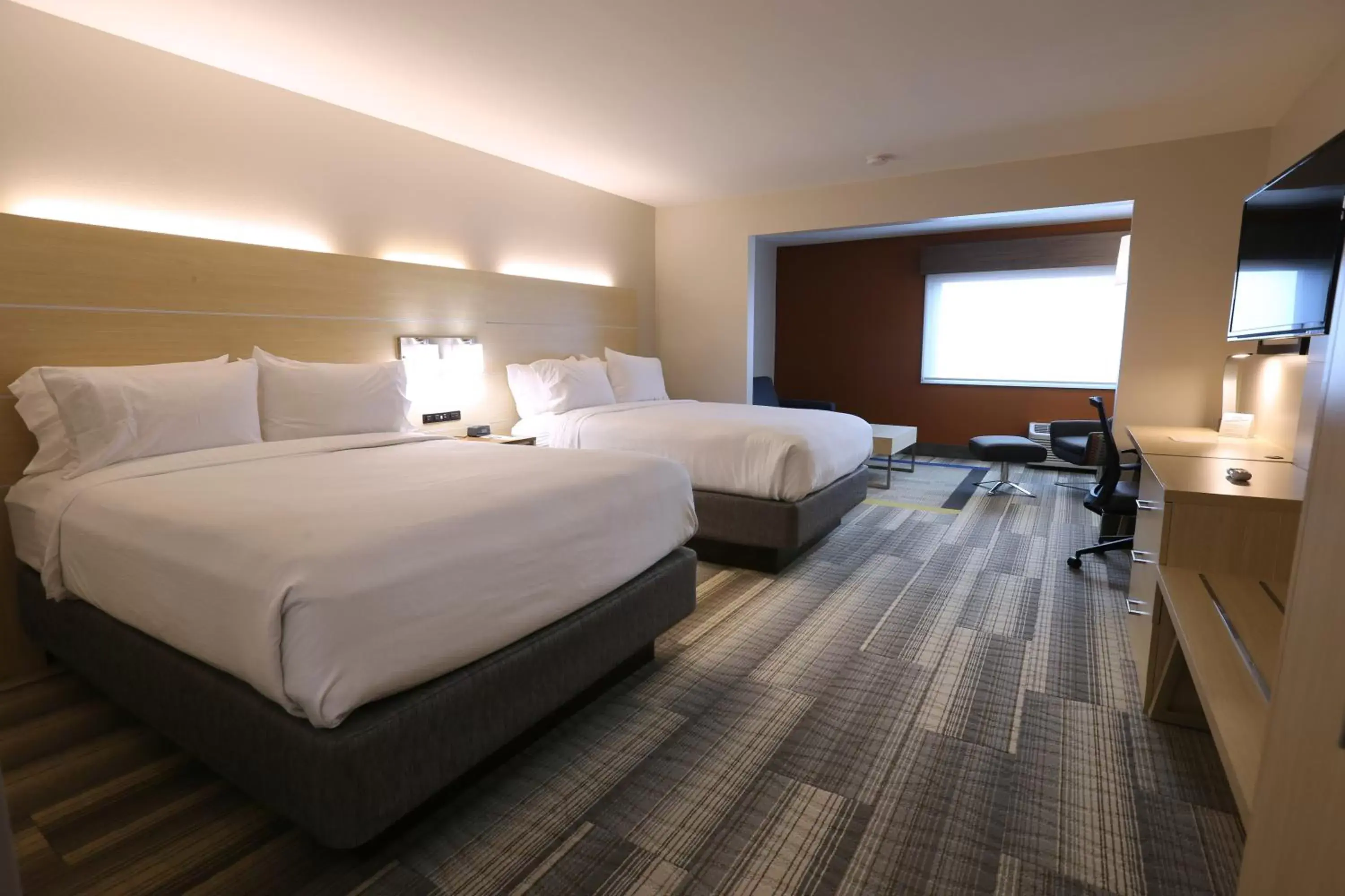 Photo of the whole room, Bed in Holiday Inn Express - Biloxi - Beach Blvd, an IHG Hotel