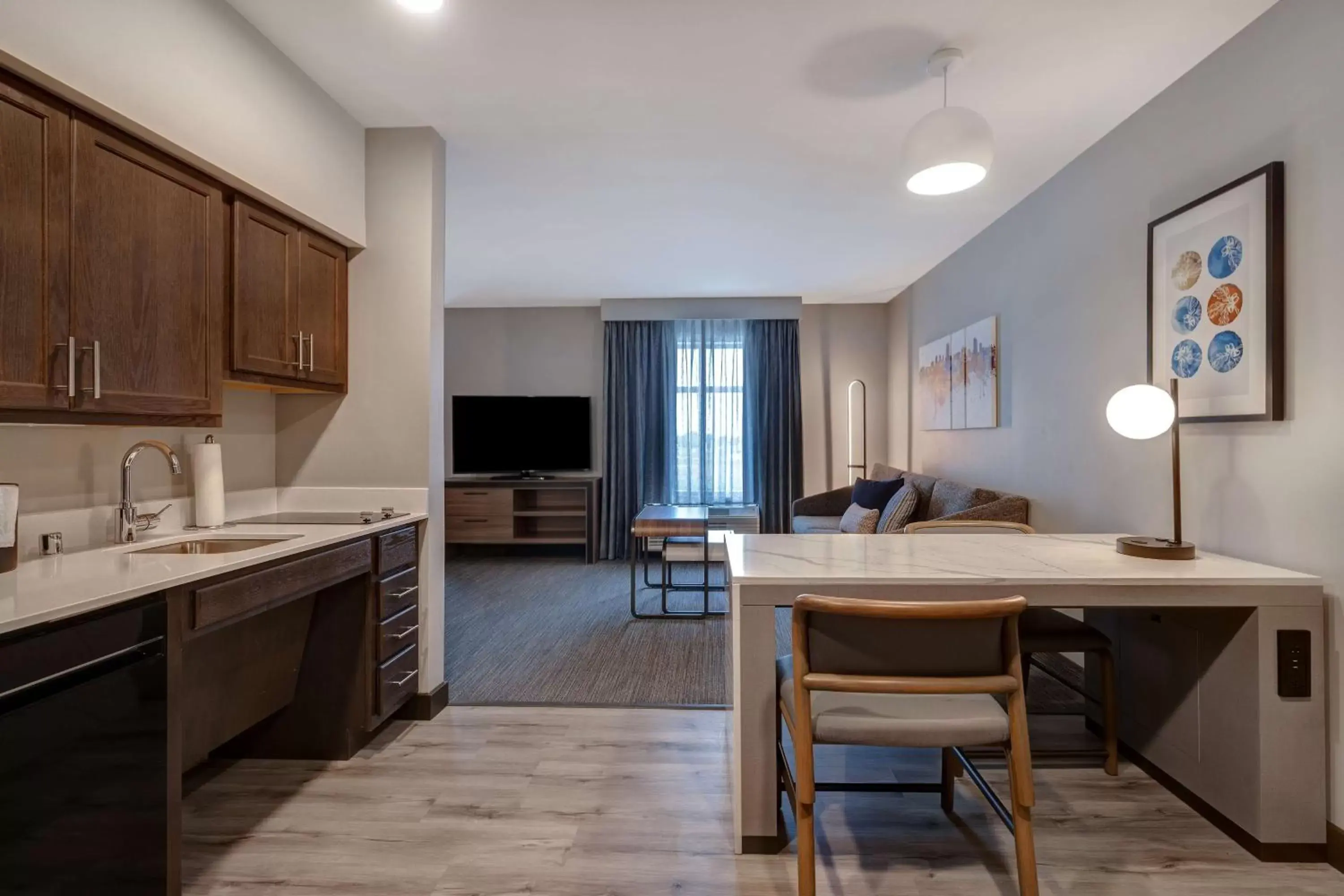 Bedroom, Kitchen/Kitchenette in Homewood Suites By Hilton Oak Creek Milwaukee