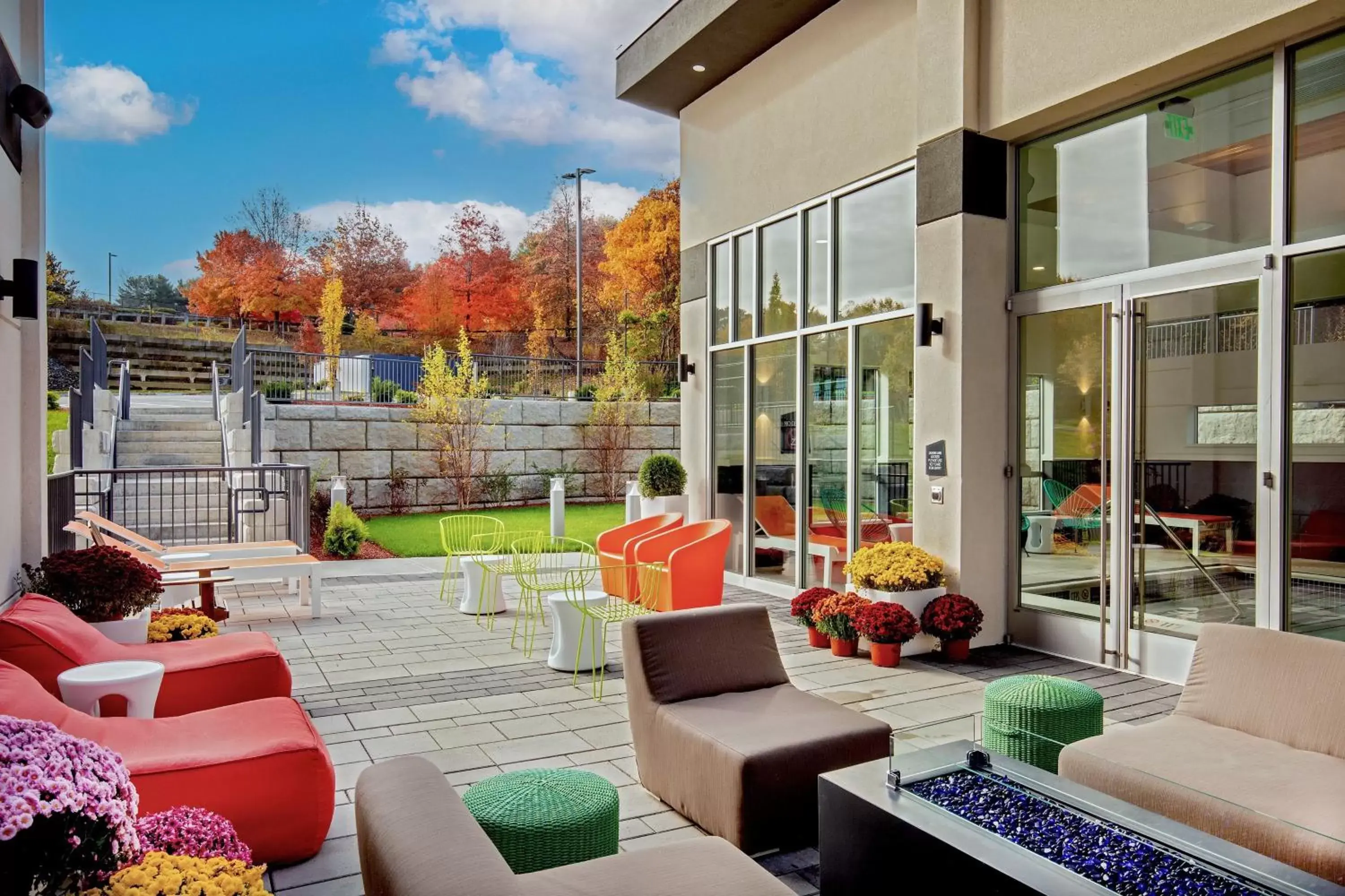 Swimming pool in Aloft Framingham