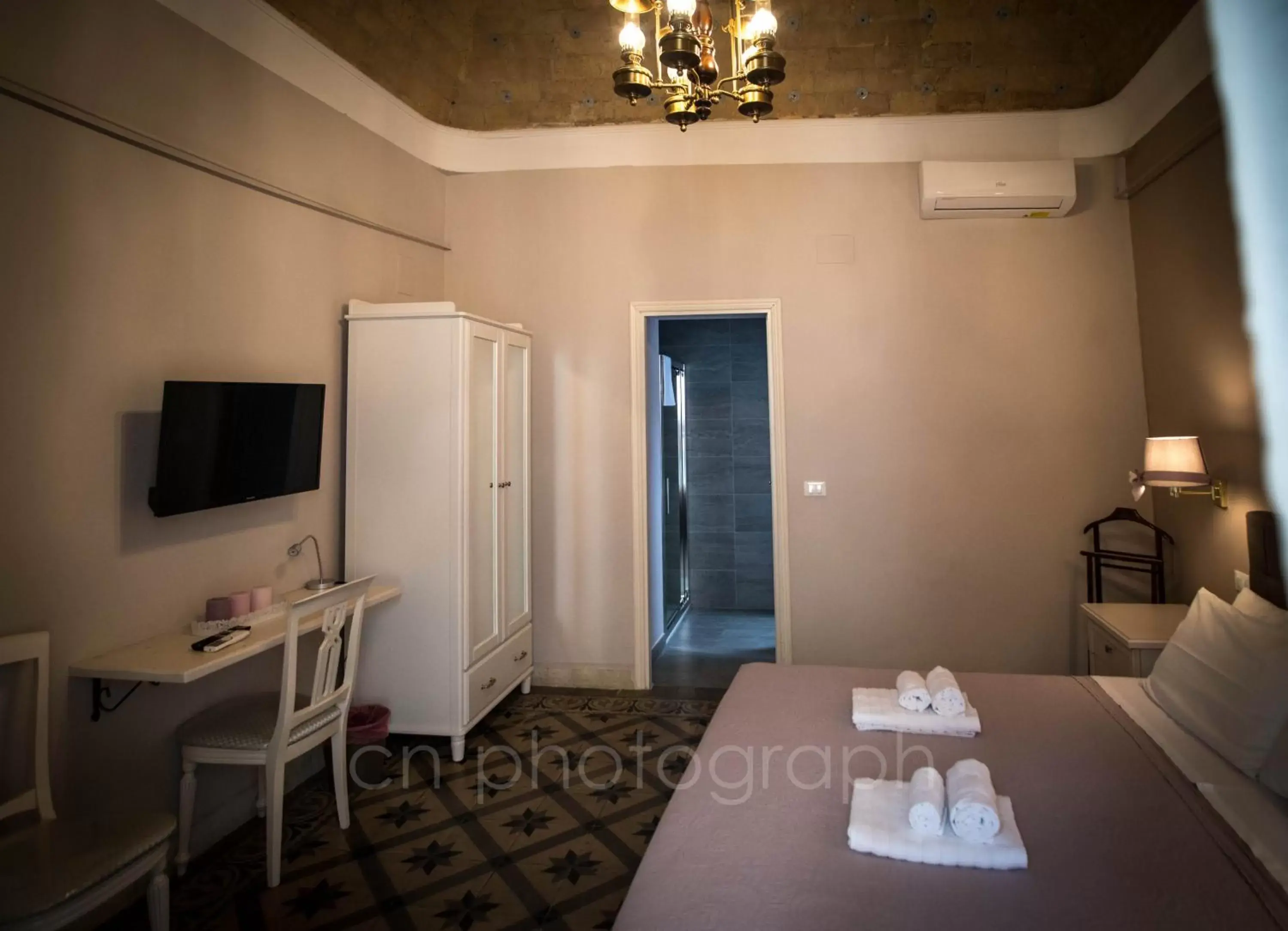 Photo of the whole room, TV/Entertainment Center in La Dimora del Falconiere - Luxury Suites