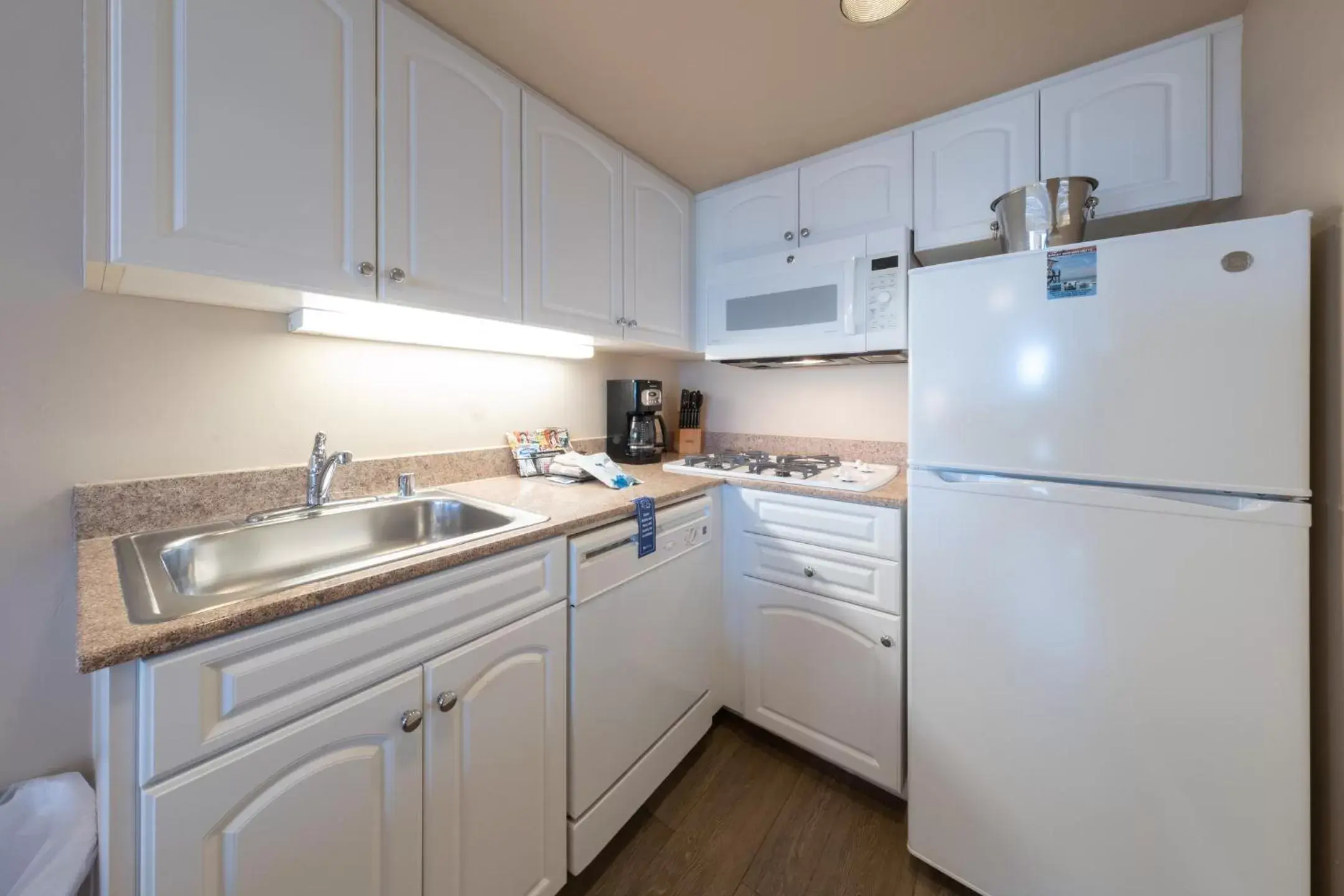 Kitchen/Kitchenette in Southern California Beach Club