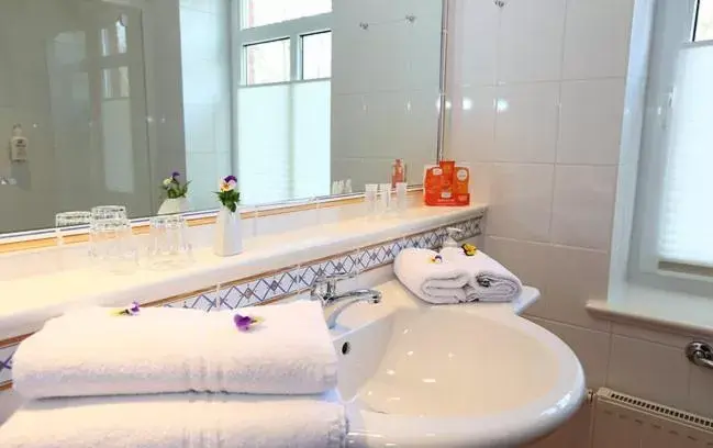 Standard Twin Room in Stade Land Golf Hotel Landhotel Deinster Mühle Standard Twin Room in Stade Land Golf Hotel Landhotel Deinster Mühle