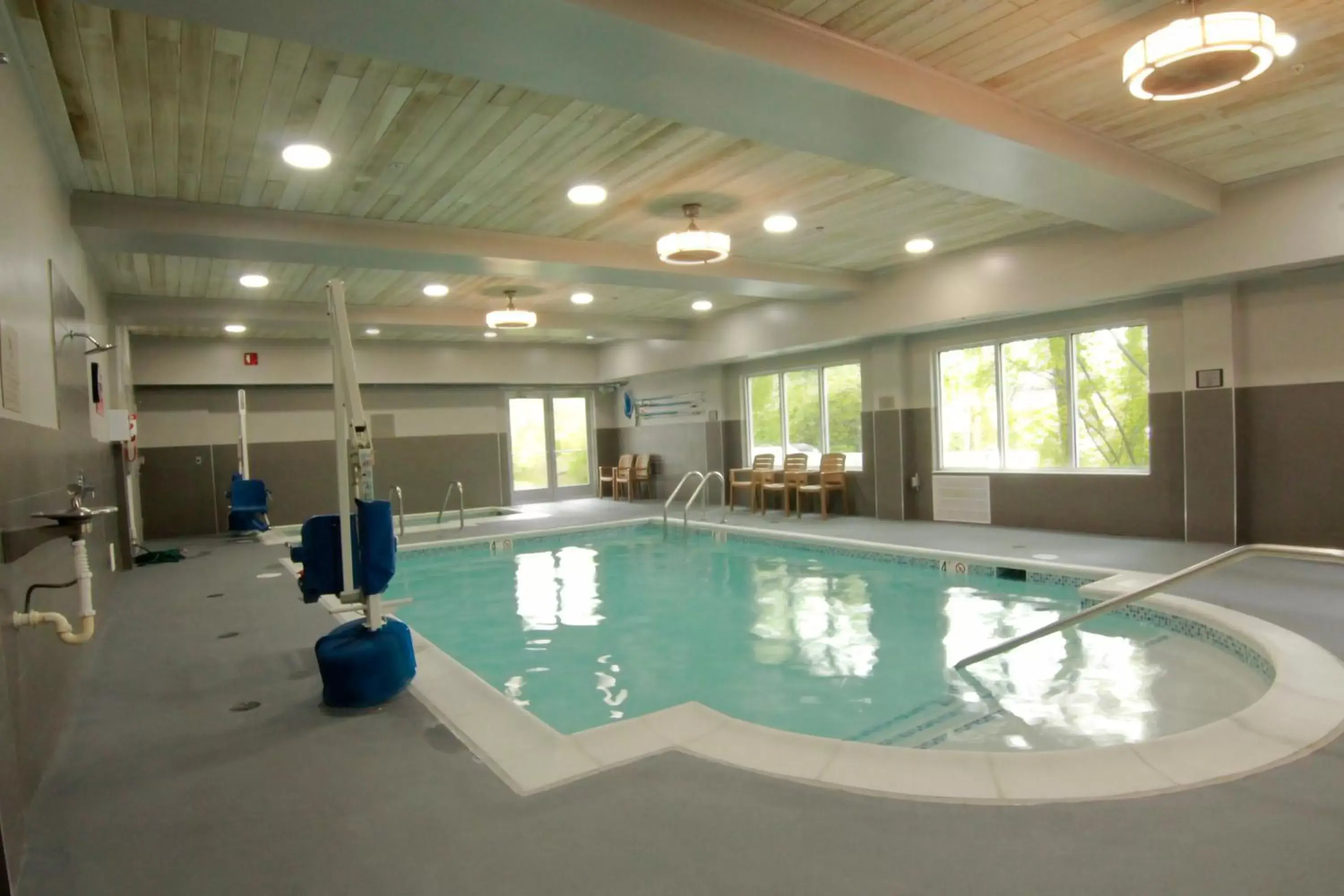 Swimming Pool in Country Inn & Suites by Radisson, Annapolis, MD