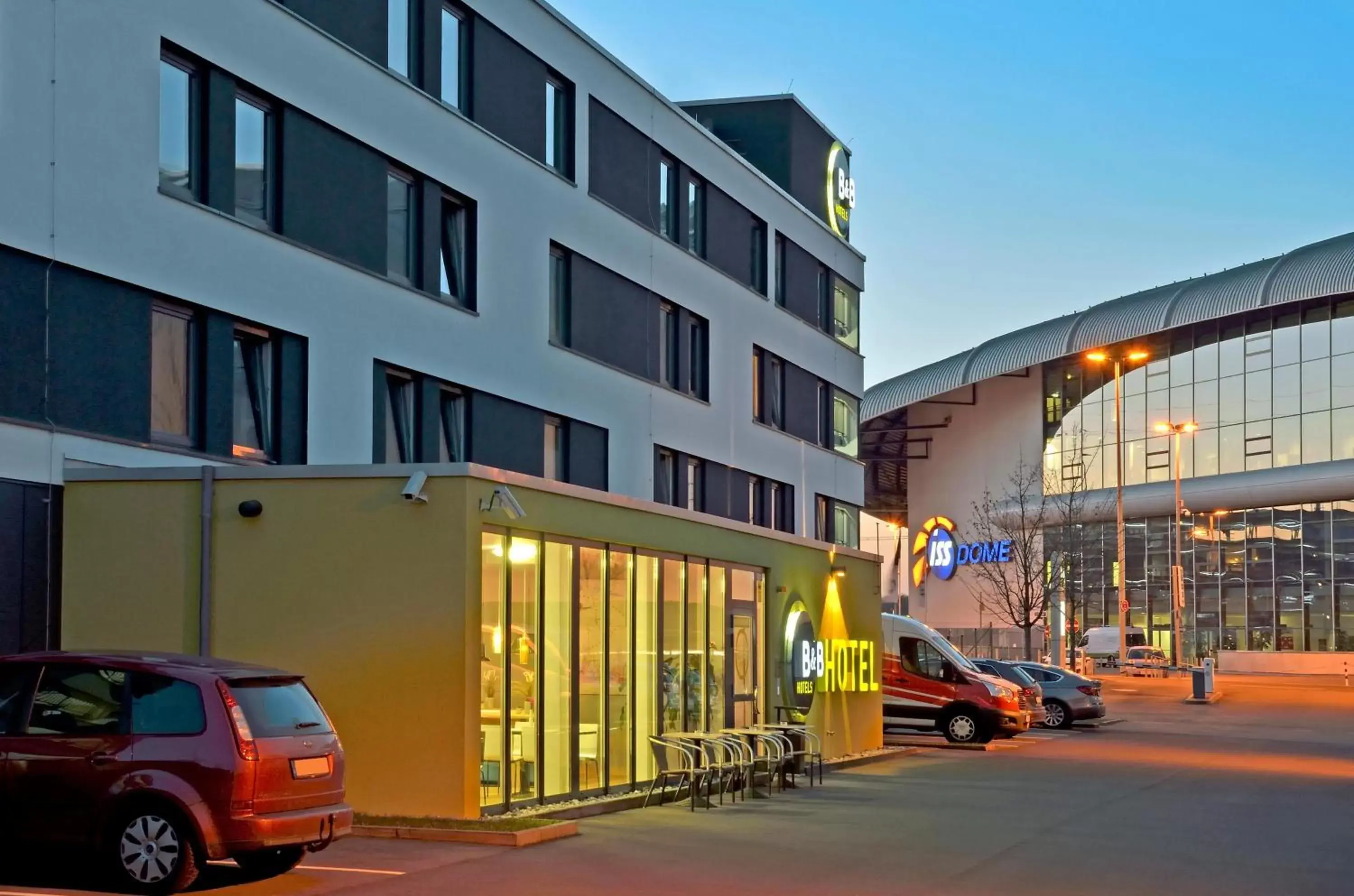 Property Building in B&B Hotel Düsseldorf-Airport