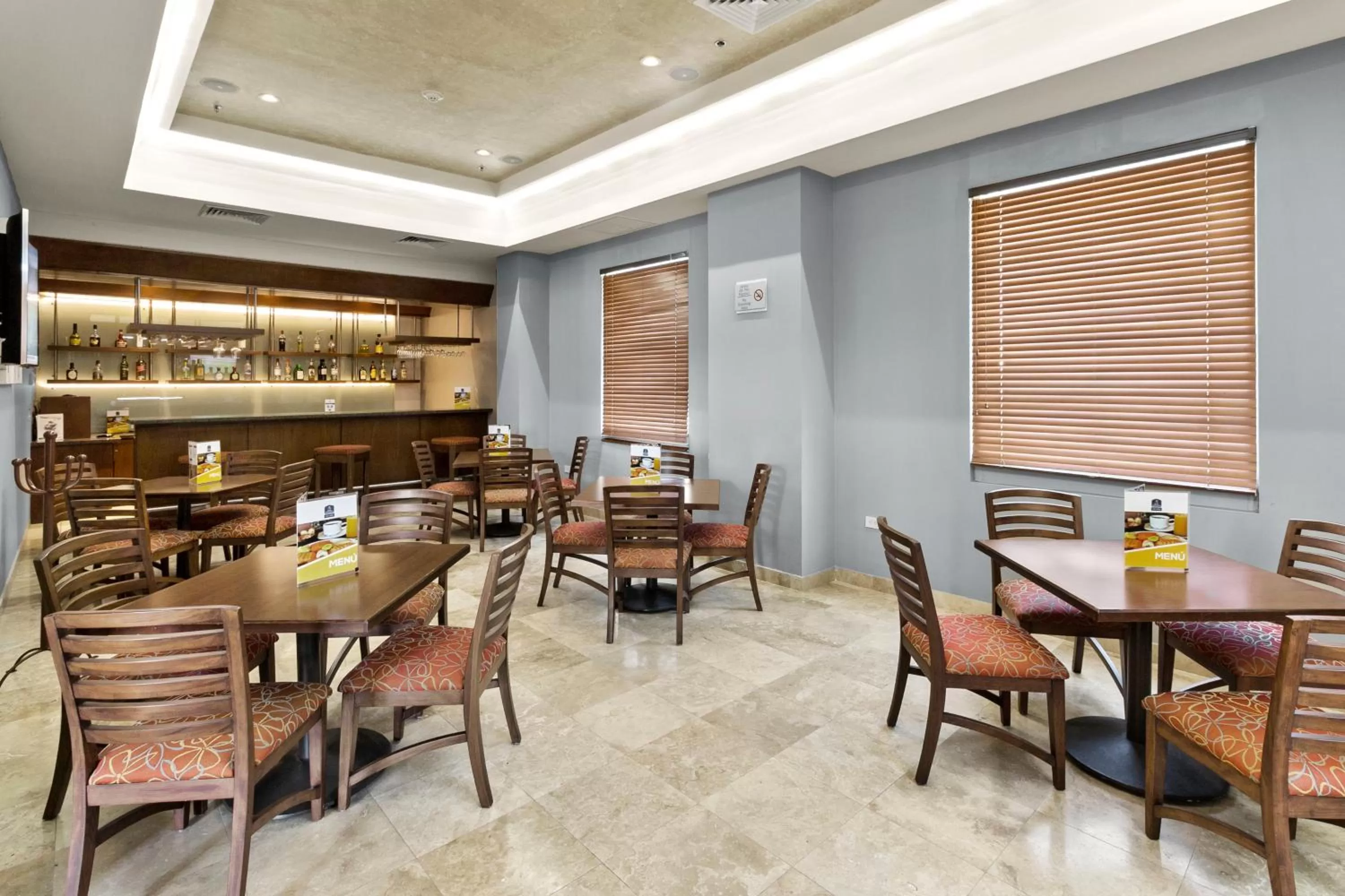 Lounge or bar in Hotel Aeropuerto Los Cabos